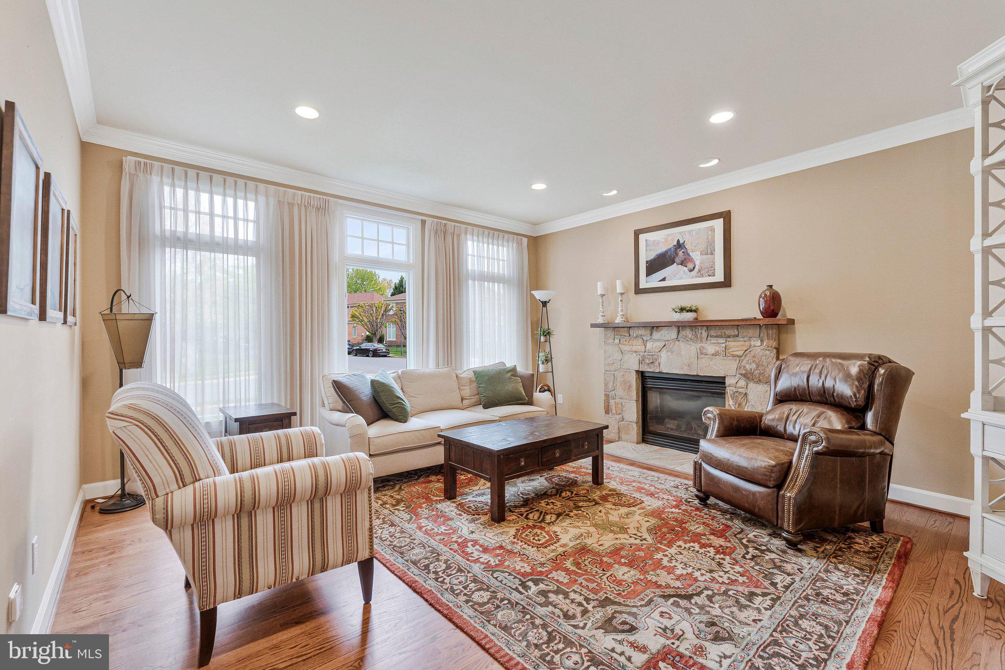 HUNTERS END - Residential