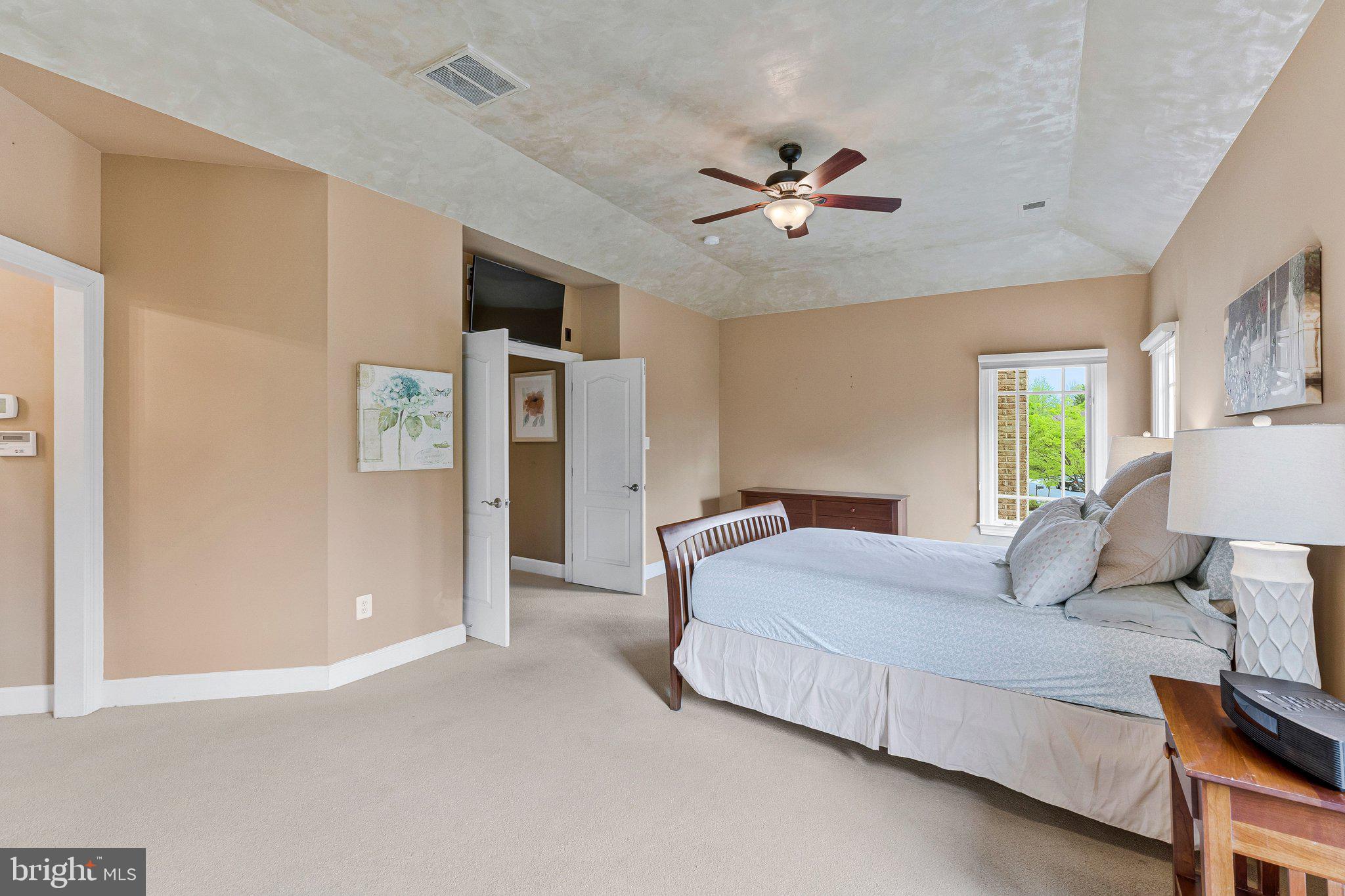 HUNTERS END - Residential