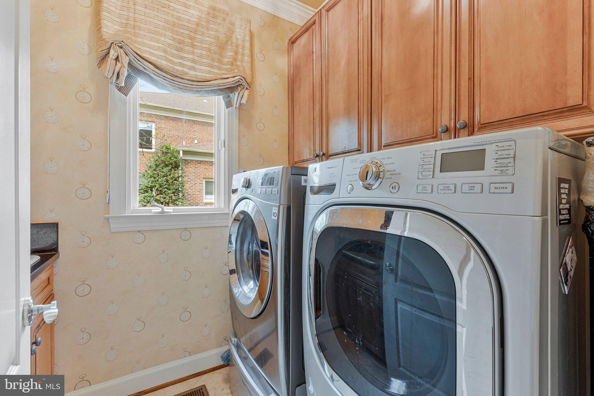 HUNTERS END - Residential