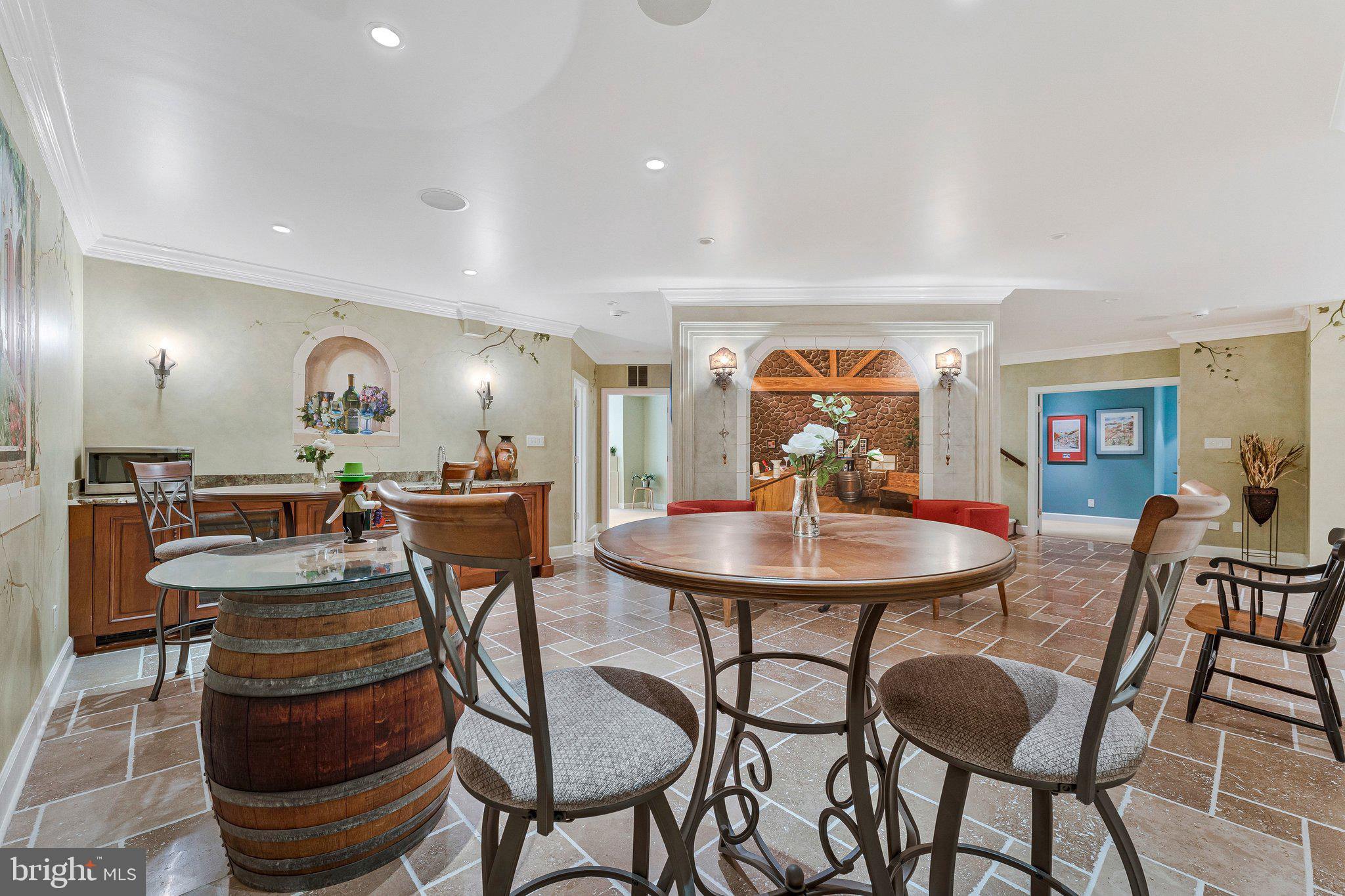 HUNTERS END - Residential