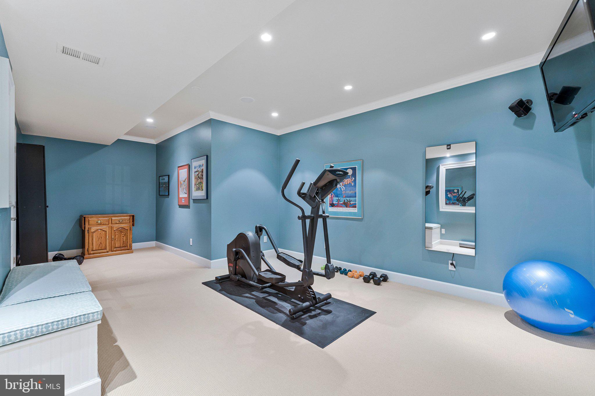 HUNTERS END - Residential