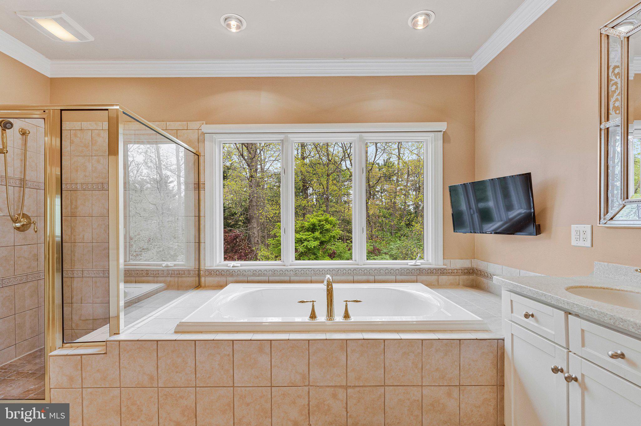 HUNTERS END - Residential