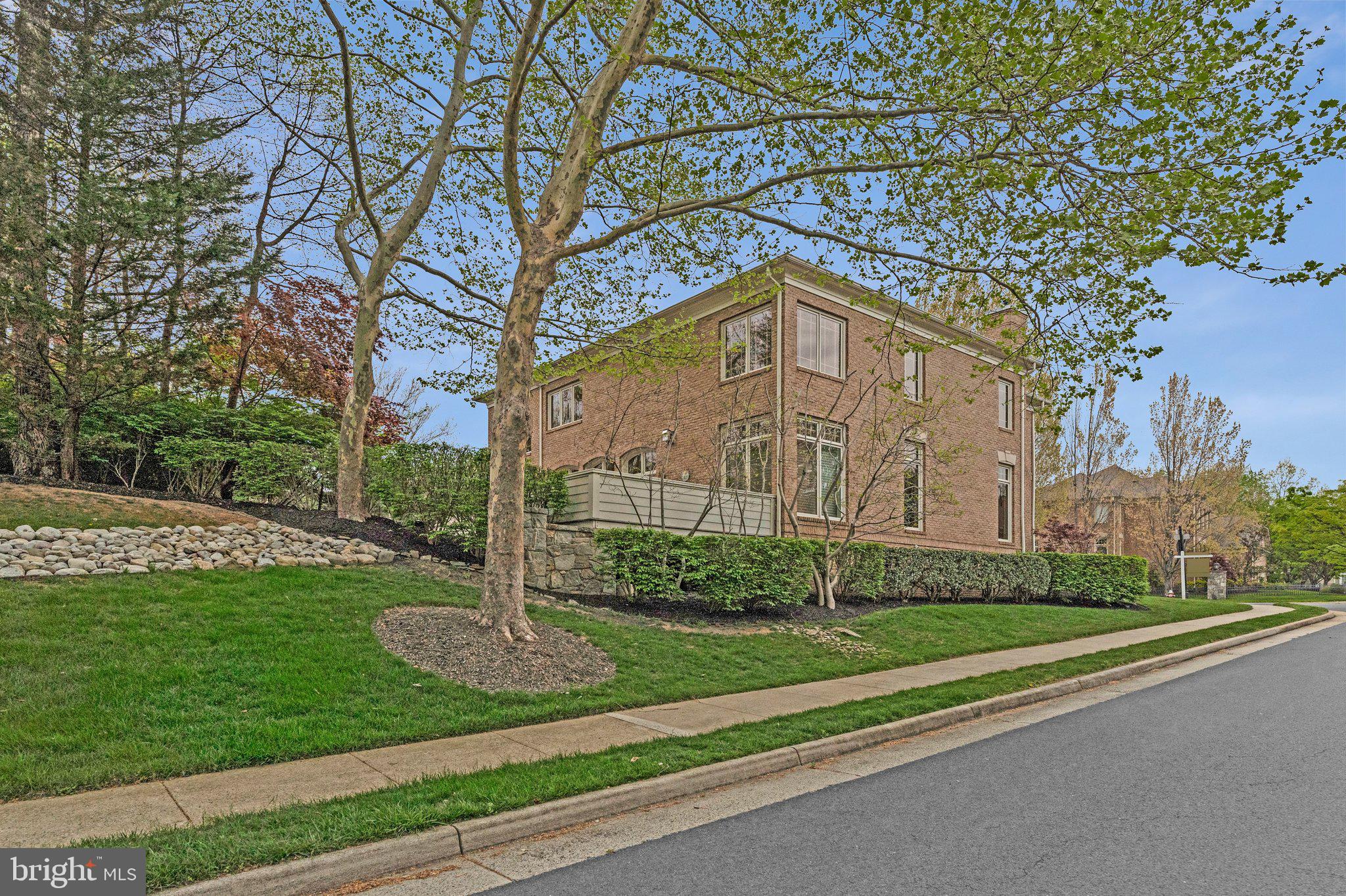 HUNTERS END - Residential