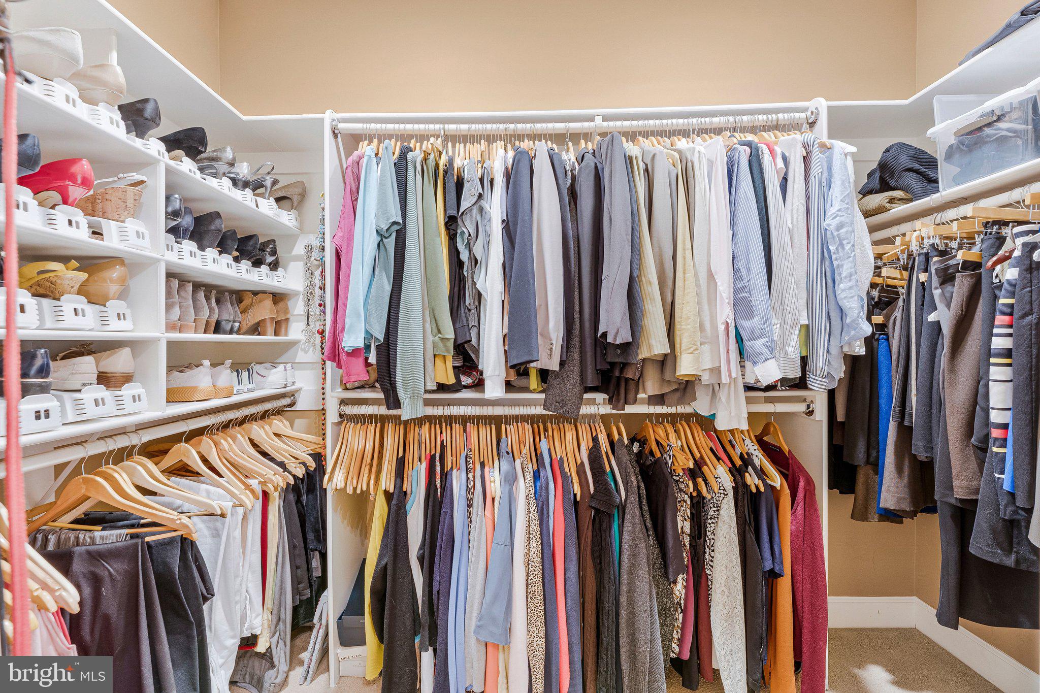 HUNTERS END - Residential