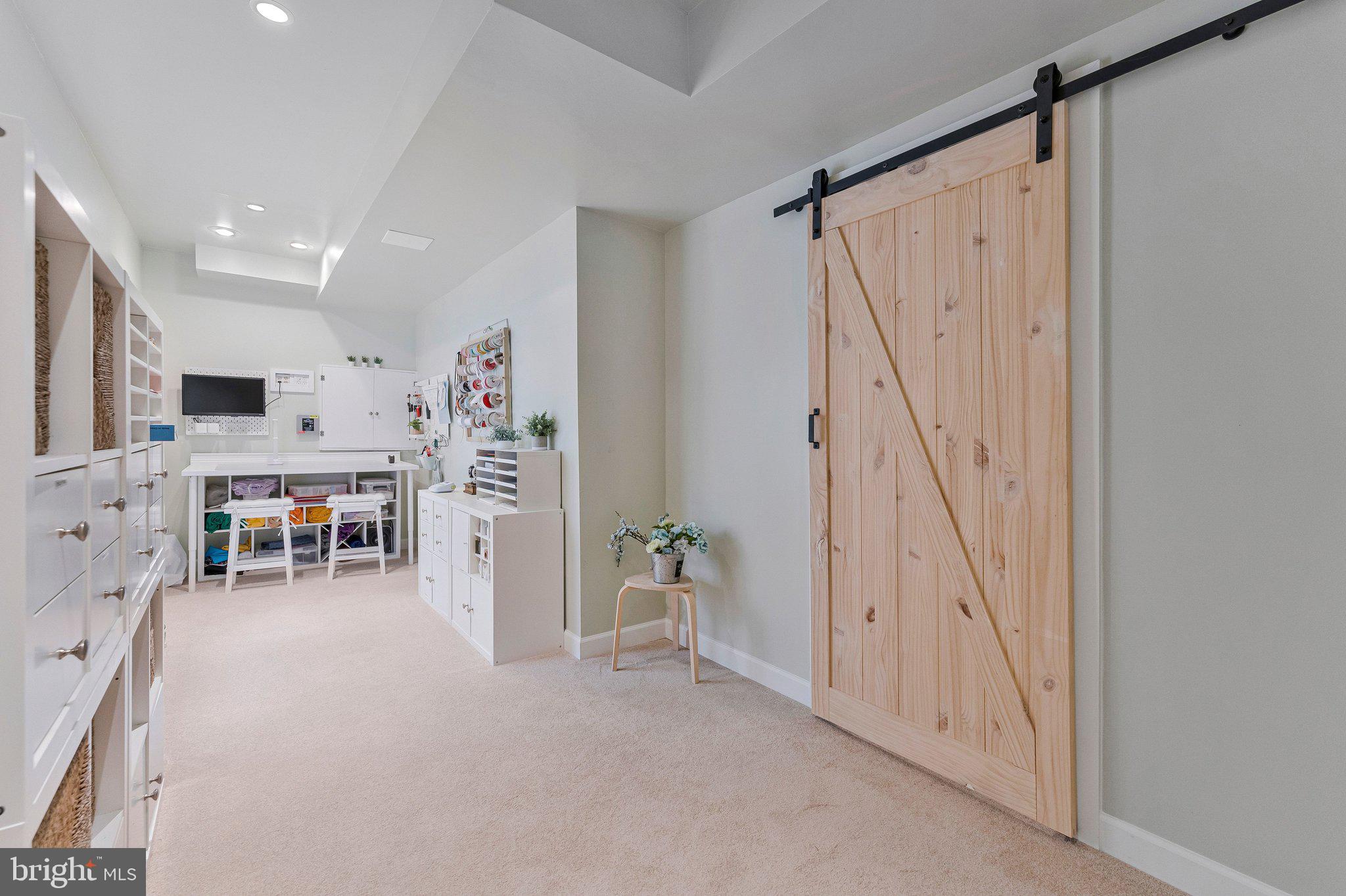 HUNTERS END - Residential