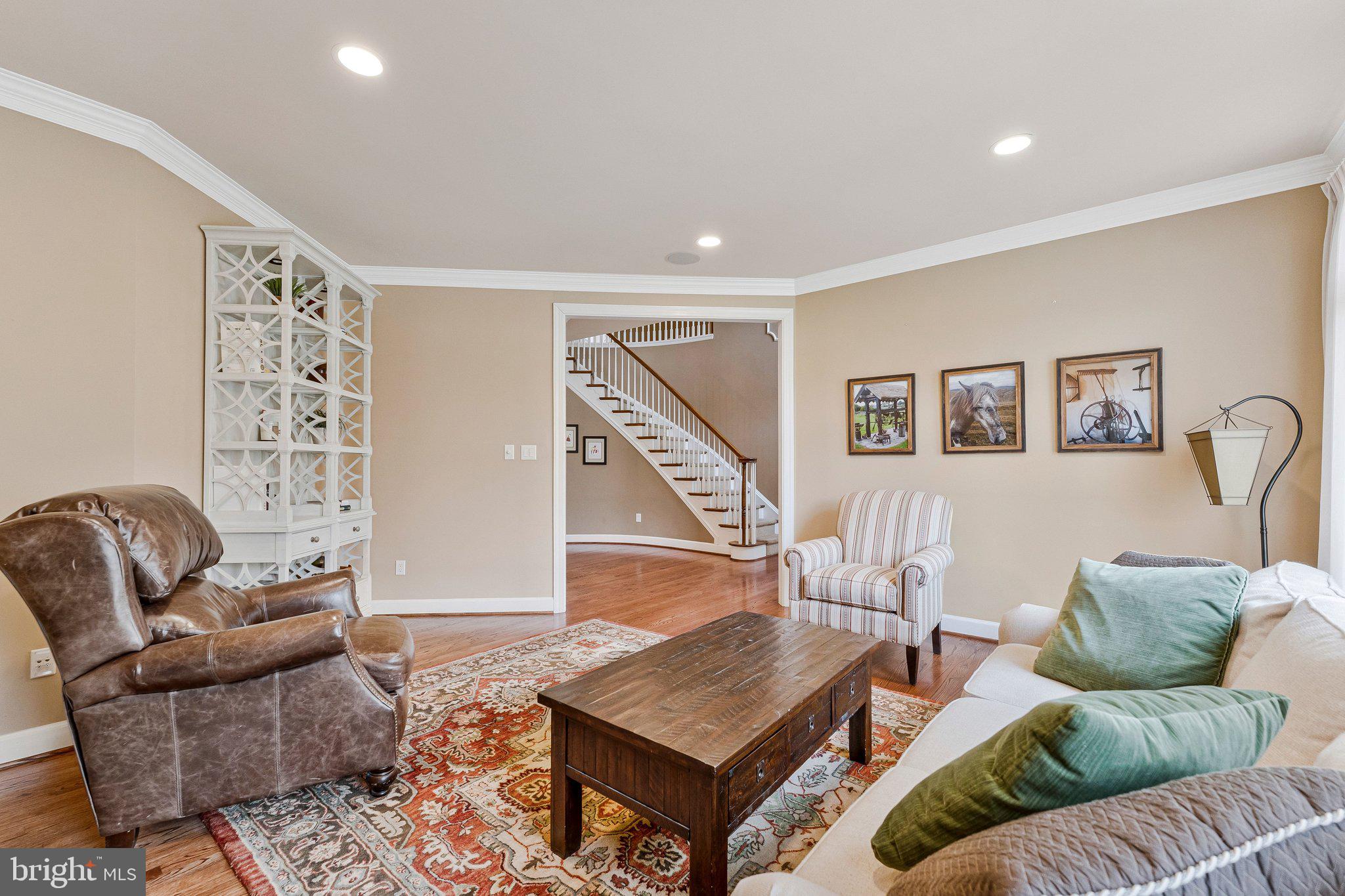 HUNTERS END - Residential