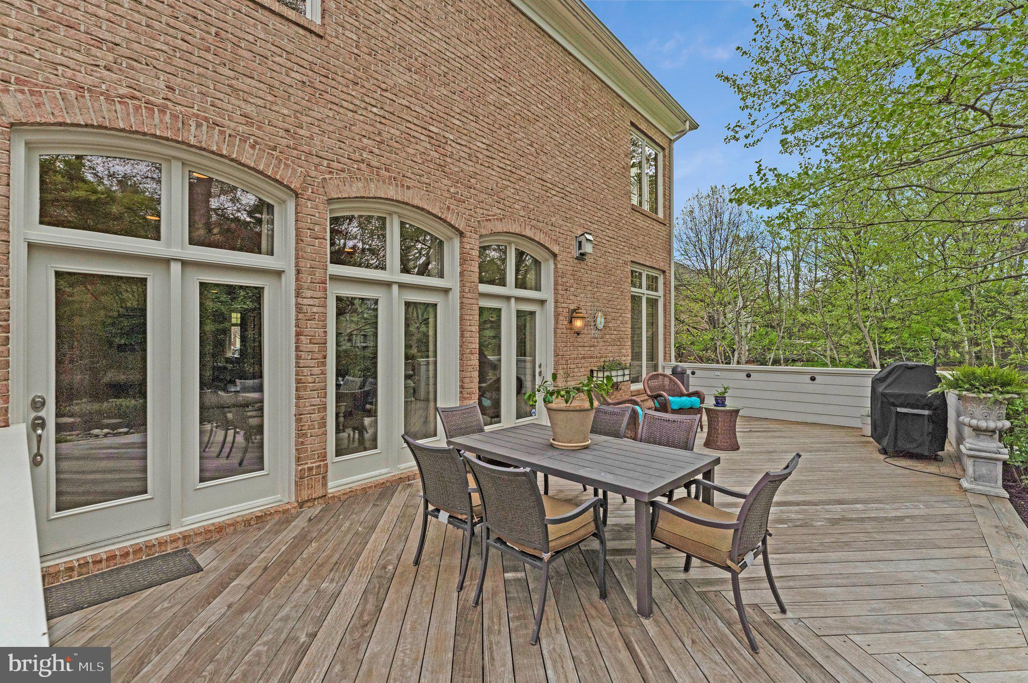 HUNTERS END - Residential