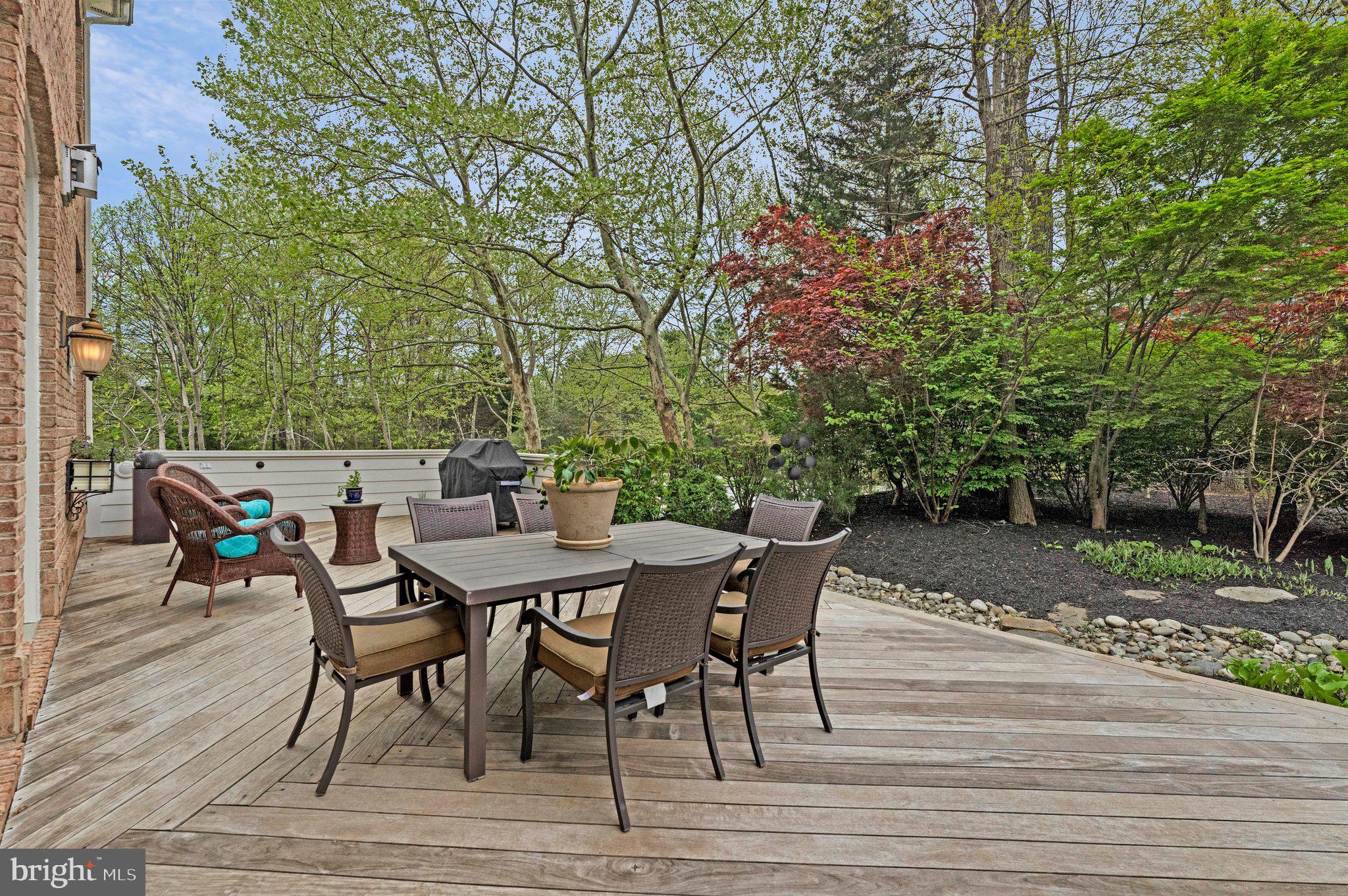 HUNTERS END - Residential