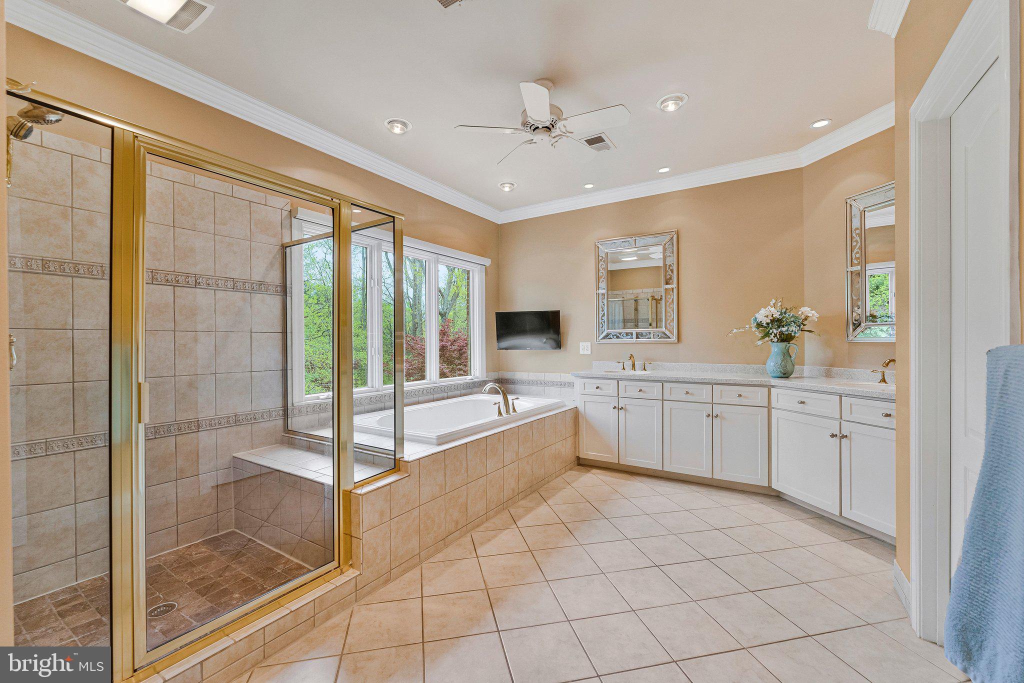 HUNTERS END - Residential