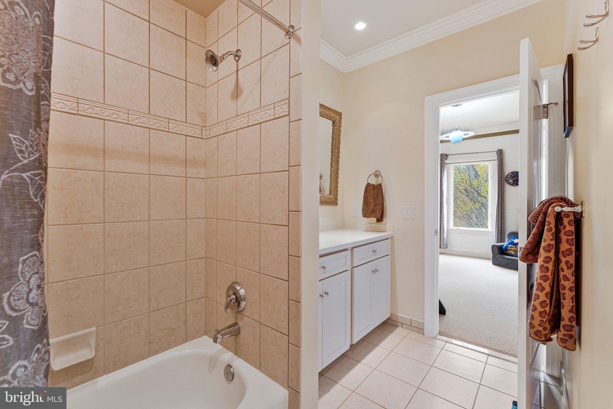 HUNTERS END - Residential