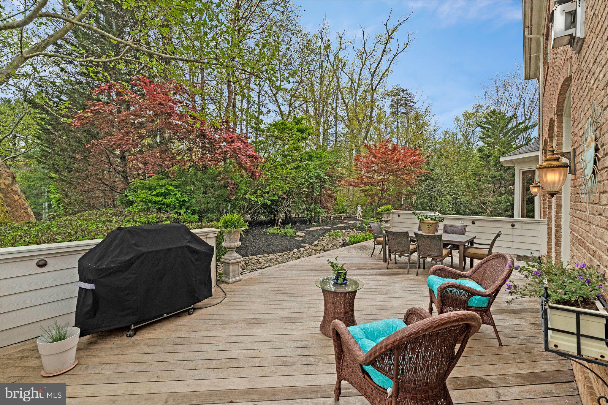 HUNTERS END - Residential