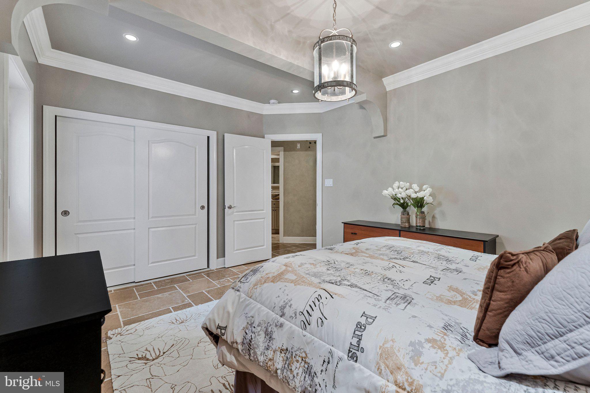 HUNTERS END - Residential