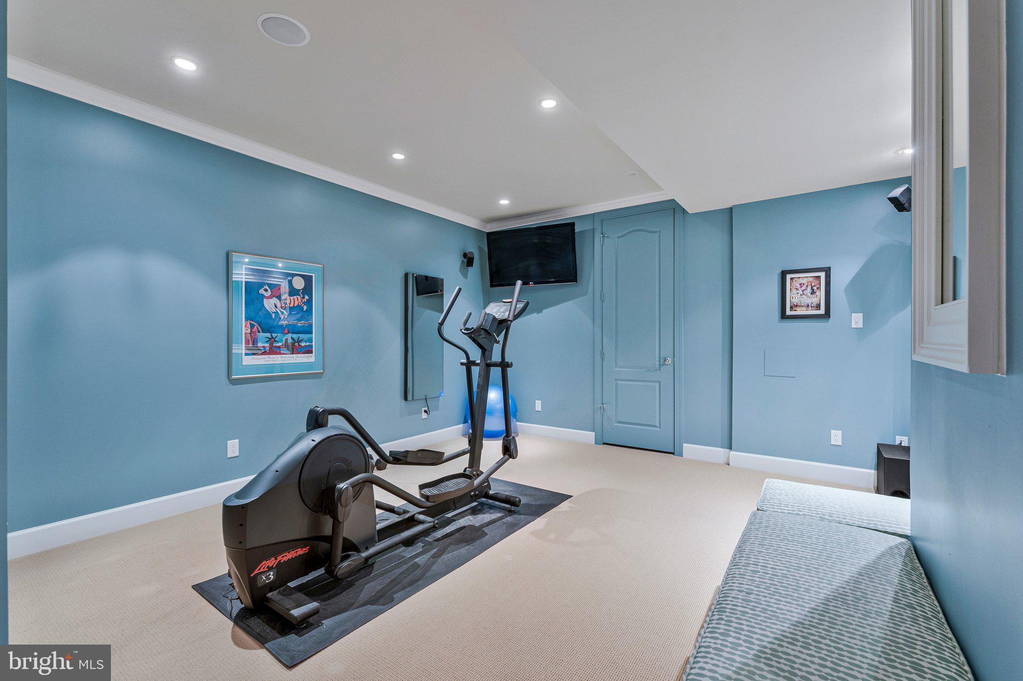 HUNTERS END - Residential