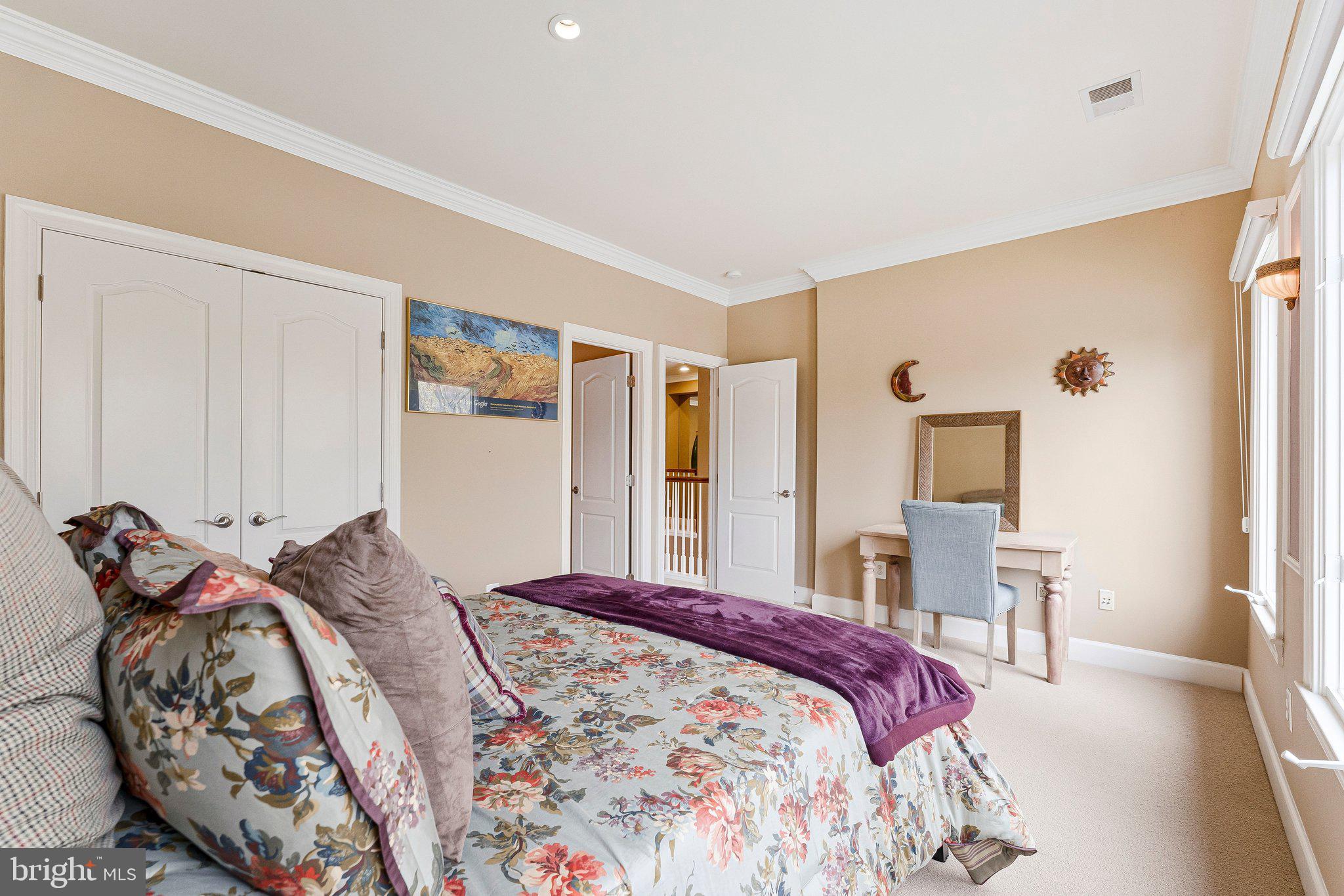 HUNTERS END - Residential