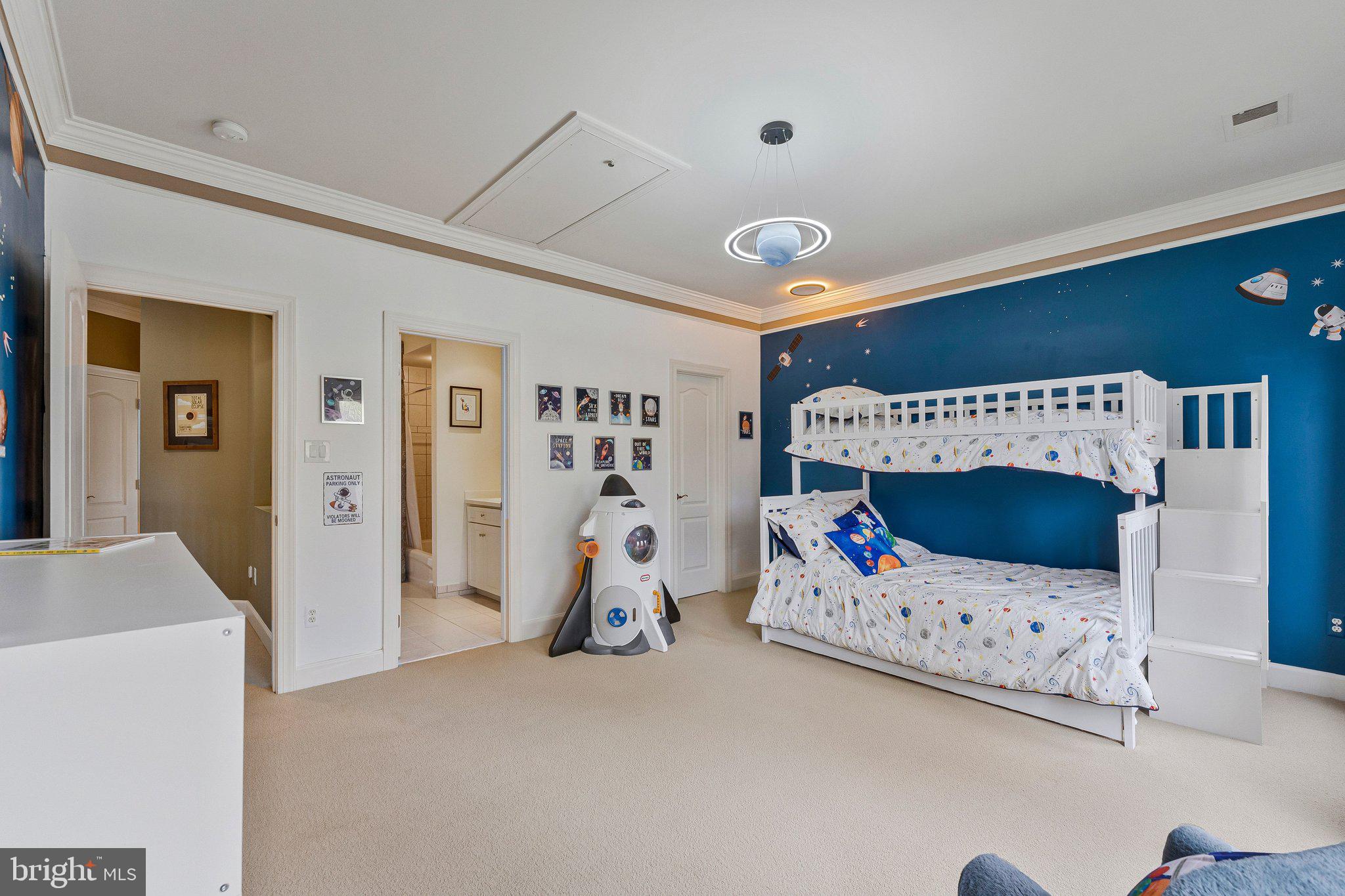 HUNTERS END - Residential