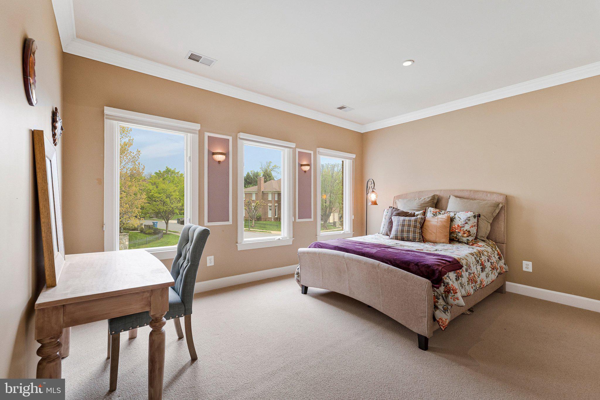 HUNTERS END - Residential