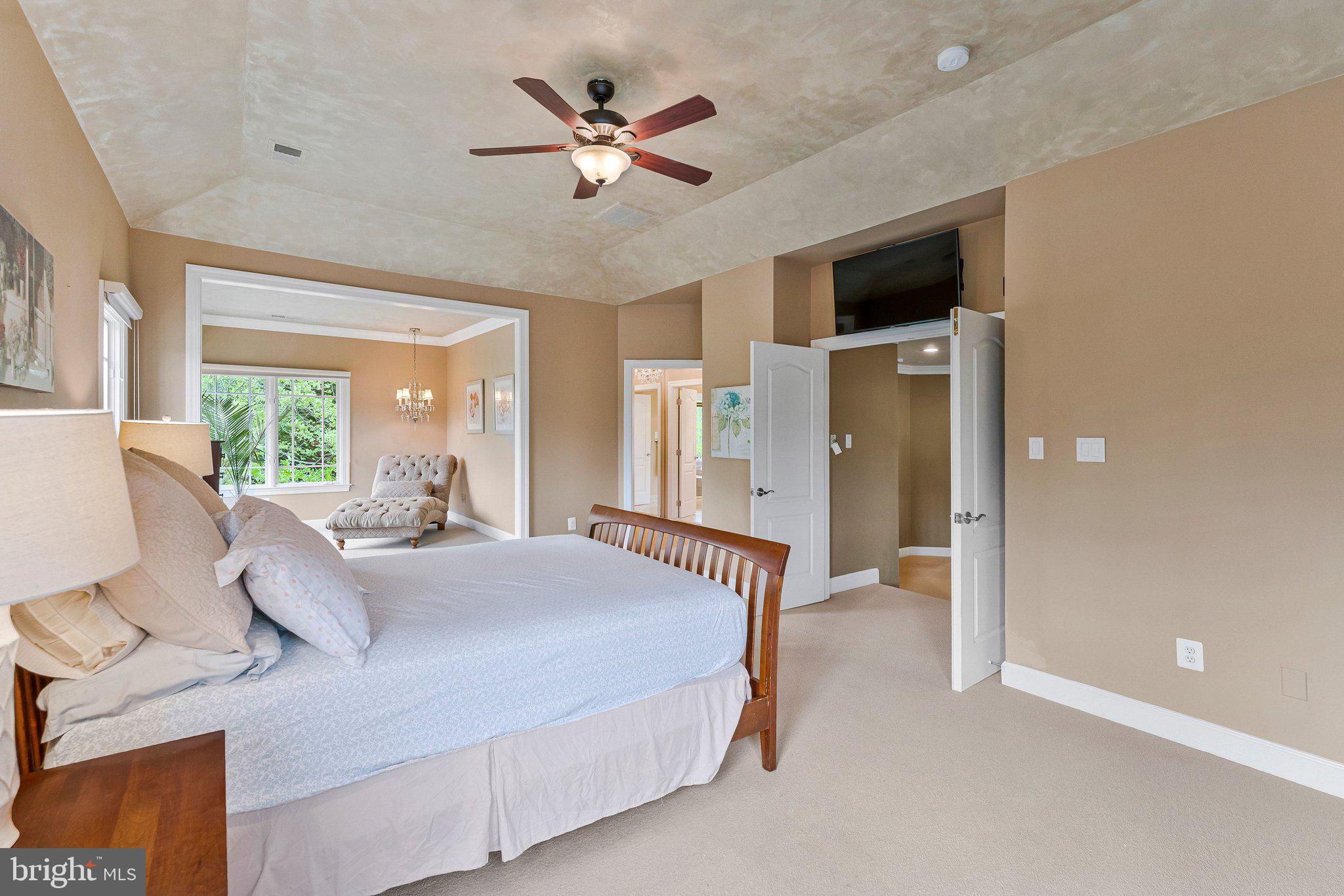 HUNTERS END - Residential