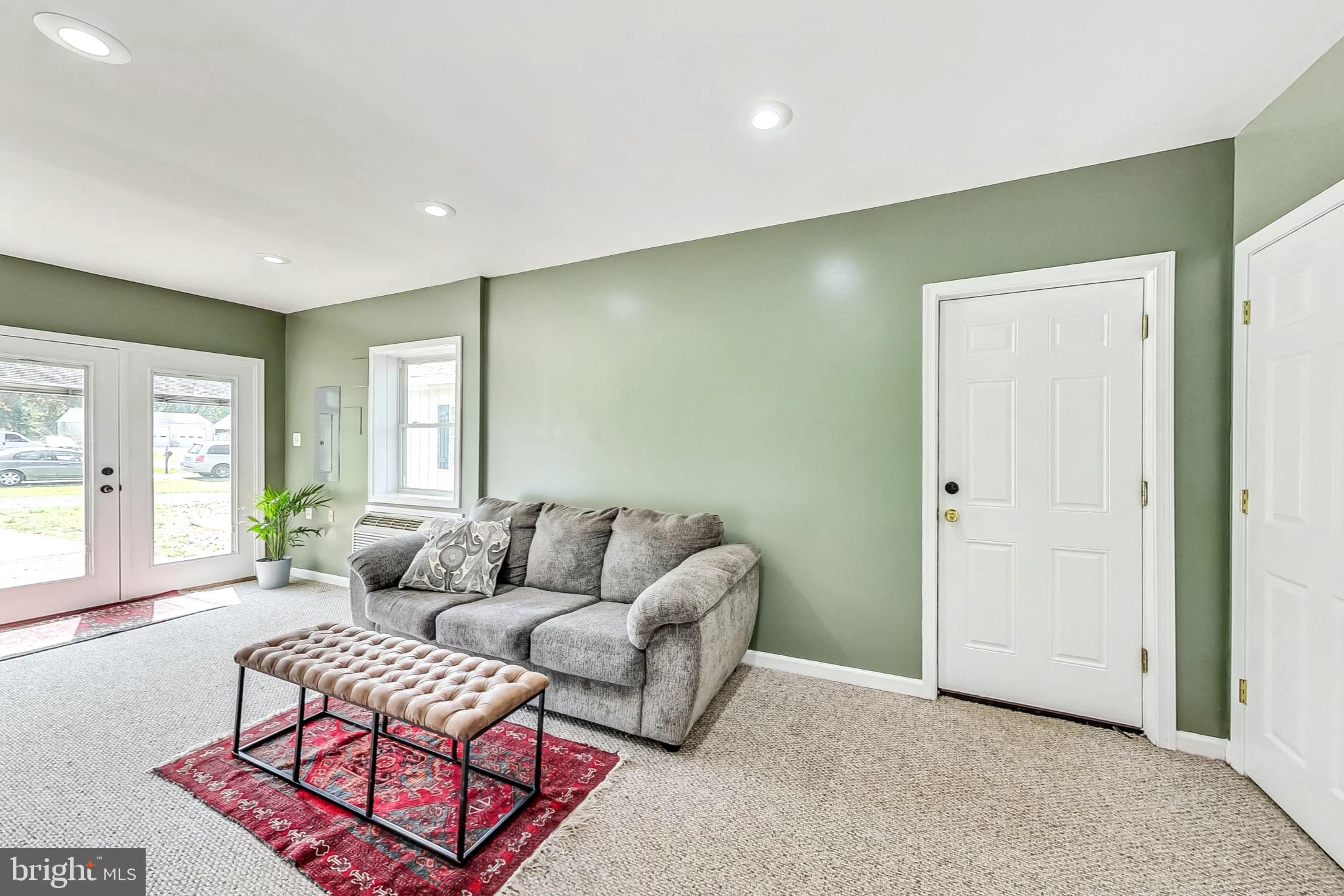 WHITE PLAINS - Residential