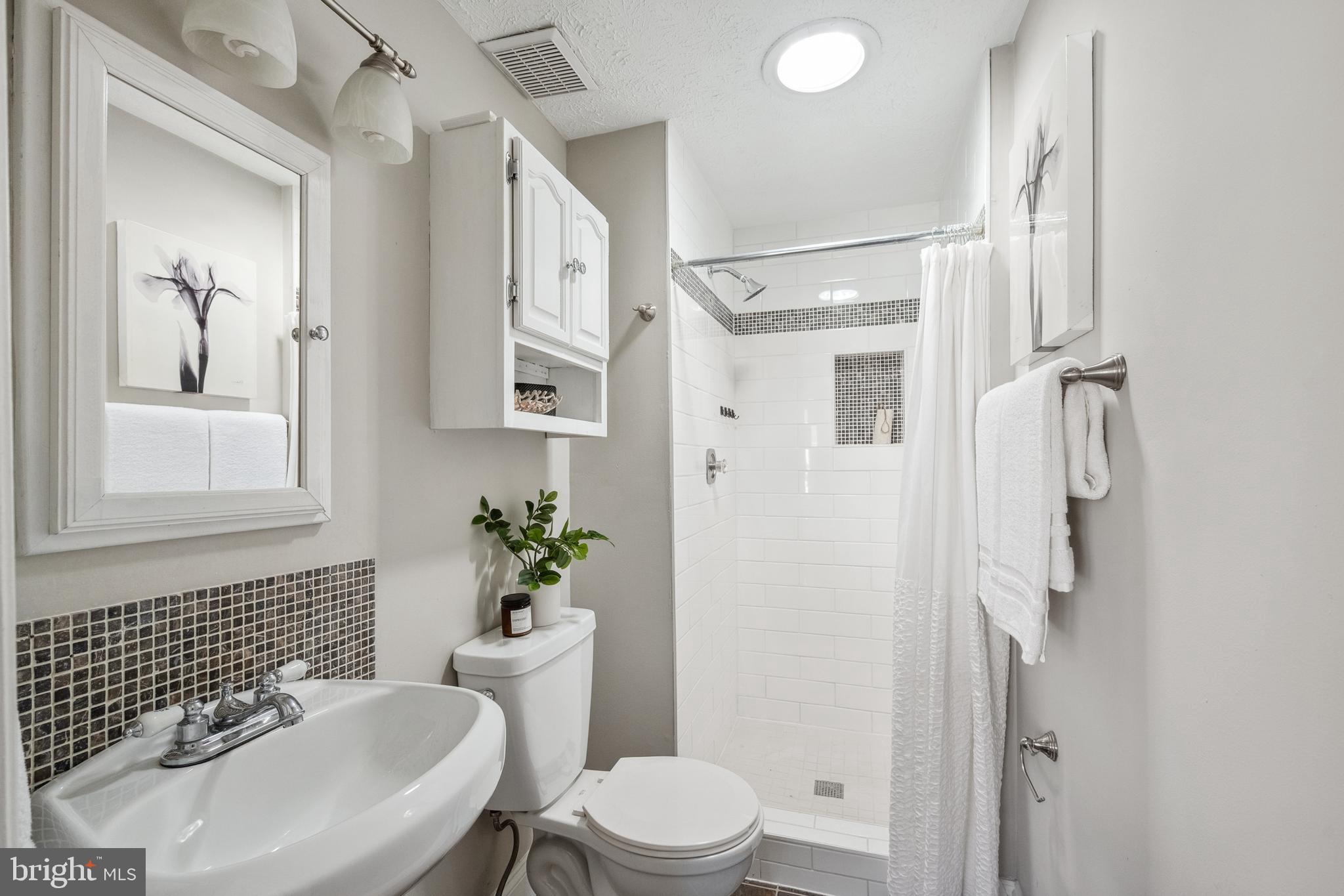 NEWINGTON FOREST - Residential