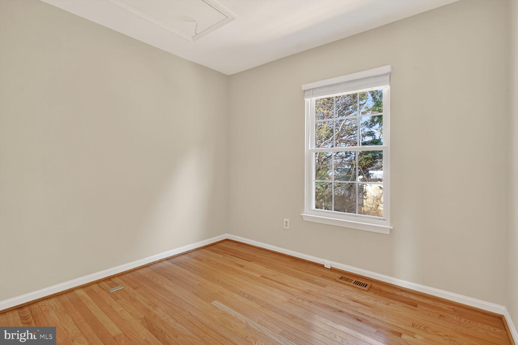 NOTTINGHAM WOODS - Residential Lease