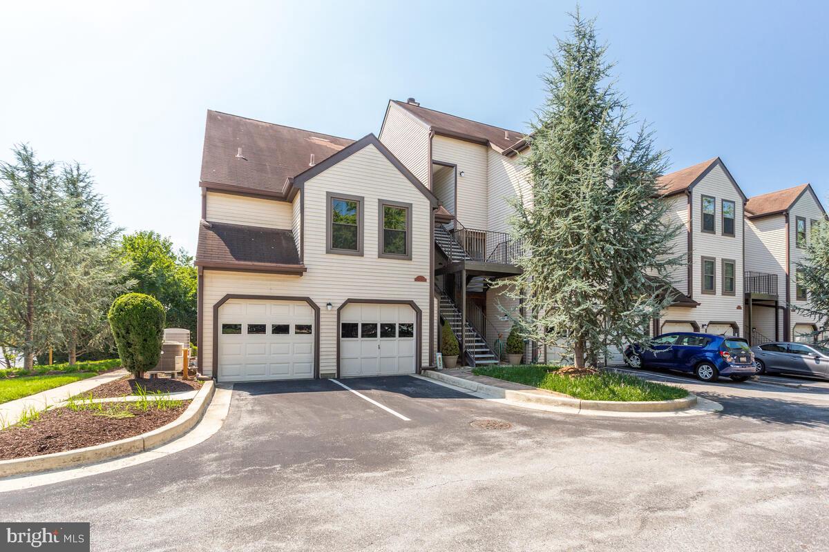 CONVENIENT AREA TO SHOPPING CENTER AREA VERY CLOSE TO DOWN TOWN SILVER SPRING.
FIRE PLACE ONE LARGE BEDROOM & LARGE OFFICE OR A DEN OR BEDROOM,YOUR CHOICE
WASHER/DRYER PROPERTY IN GOOD CONDITION,BUT SELLING AS IS CONDITIONS.