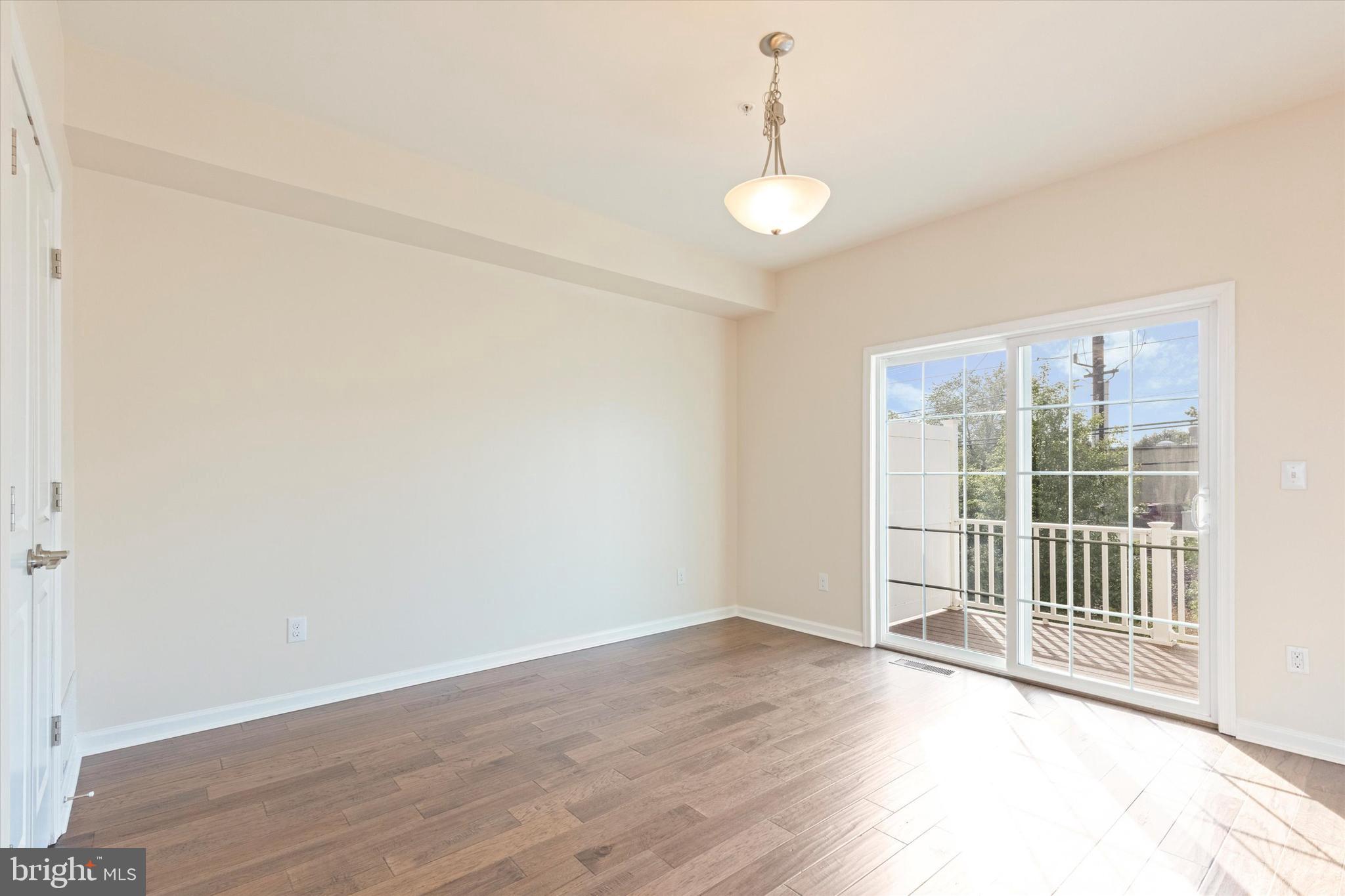 1039 CHAPMAN CIRCLE