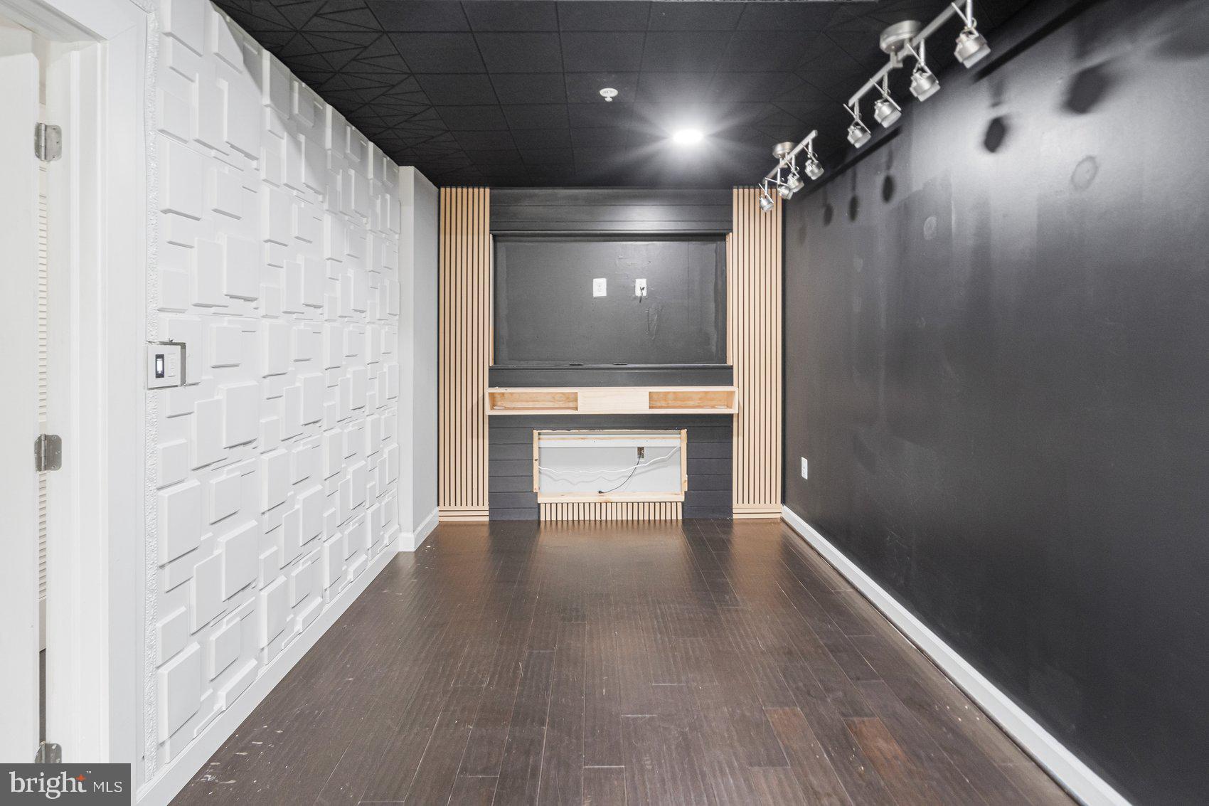 PARKSIDE - Residential Lease