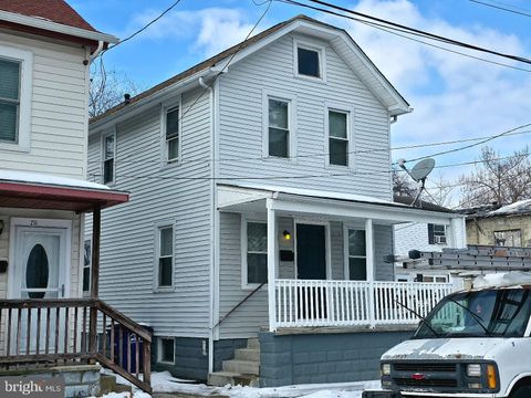 Homes For Sale - 213 Laurel Street<br/> BEVERLY, NJ 08010