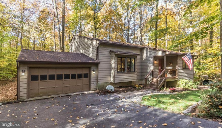 SITUATED ON 1 ACRE IN THE ESTABLISHED COMMUNITY OF VALENTINE CREEK ,THIS 3 B/R, 3.5 BATH OFFERS AN OPEN FLOOR PLAN WITH BEAUTIFUL WOOD FEATURES THROUGHOUT.  COZY UP TO THE FIREPLACE OVER LOOKING AN ACRE OF NATURES BOUNTY. NATURAL LIGHT IS ENHANCED BY SKYLIGHTS & GARDEN WINDOWS ADDING TO THE OUTDOOR VIBE. PARKING FOR 5+ w/2 CAR GARAGE & PARKING PAD.  MAKE IT YOUR HOME FOR THE HOLIDAYS!