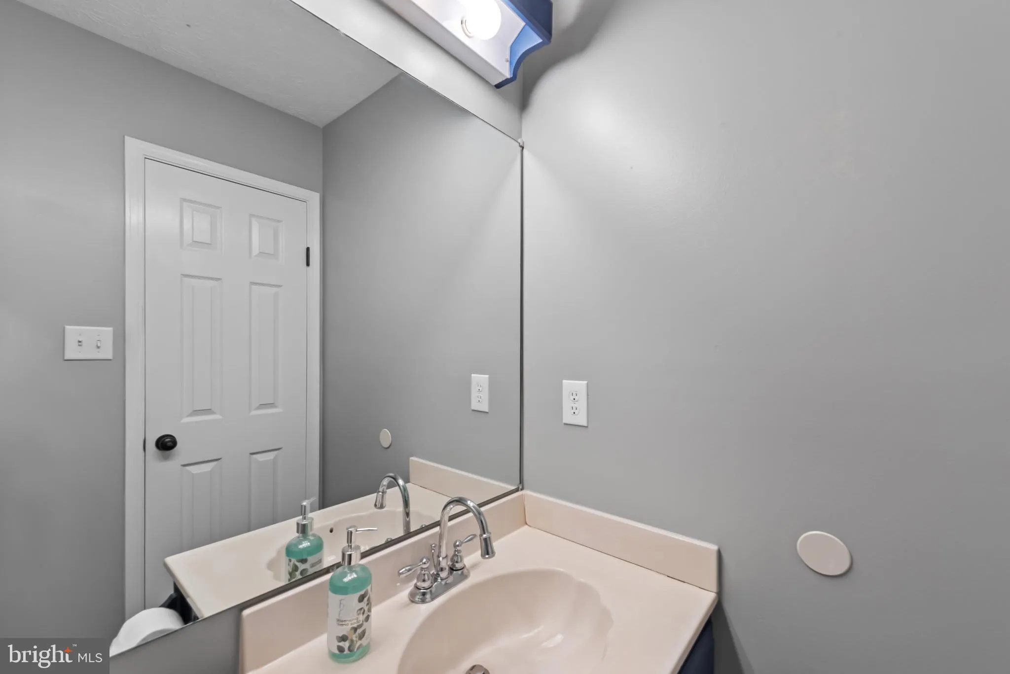 Parkville, Maryland 21234, United States, 4 Bedrooms Bedrooms, ,3 BathroomsBathrooms,Residential,Coming Soon,147354