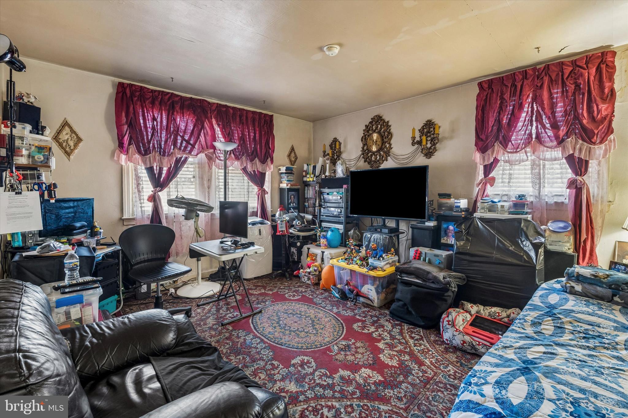 WEST OAK LANE - Residential Income