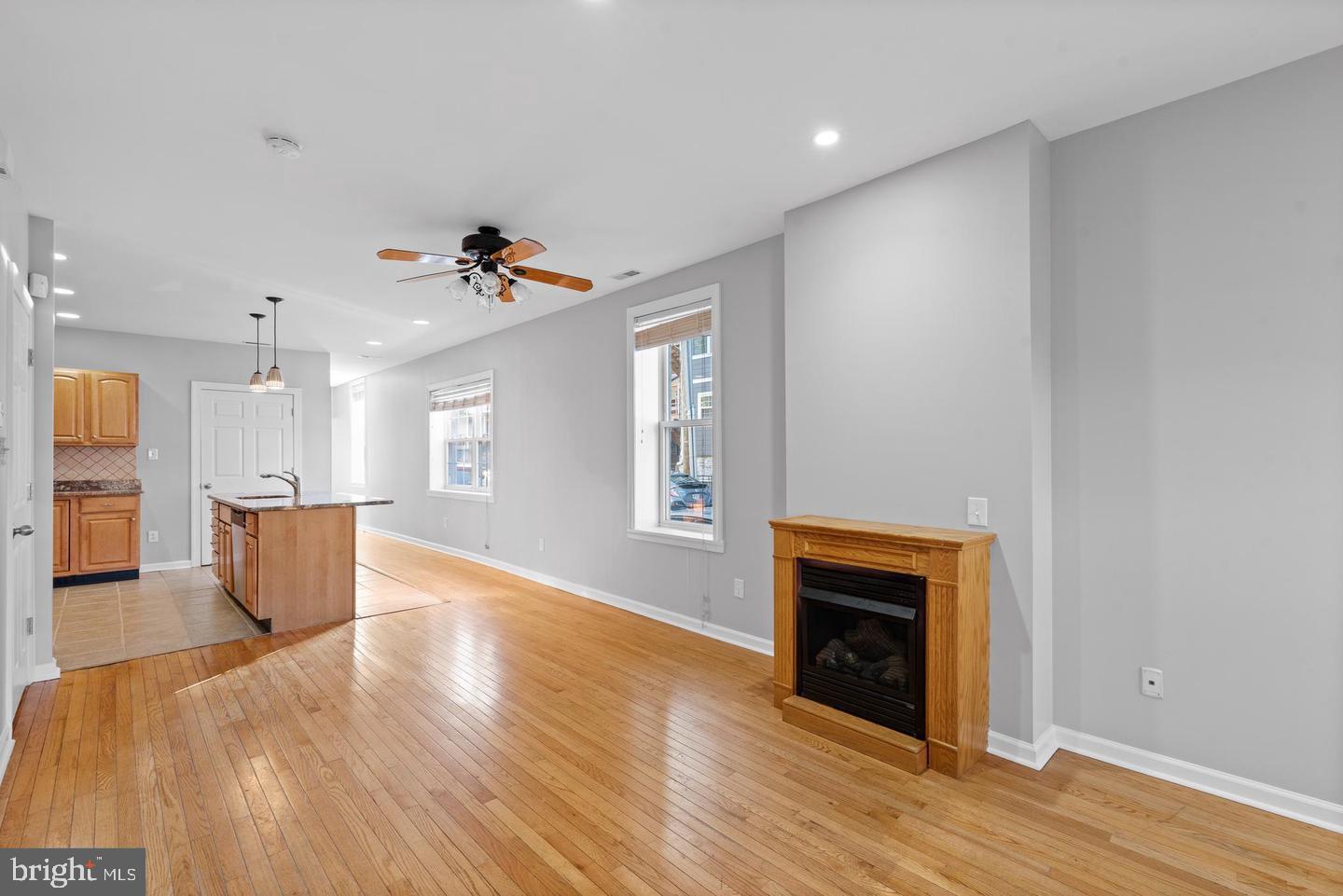 15 44TH STREET S