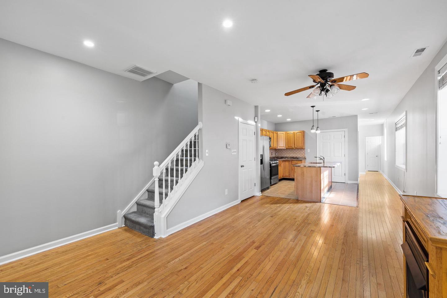 15 44TH STREET S