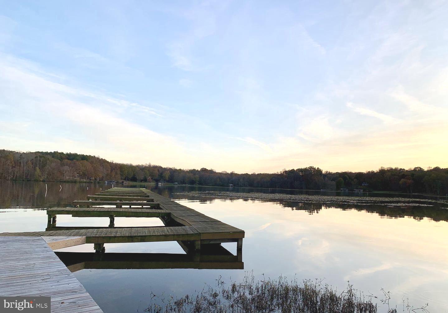LANDS END ON LAKE ANNA - Land