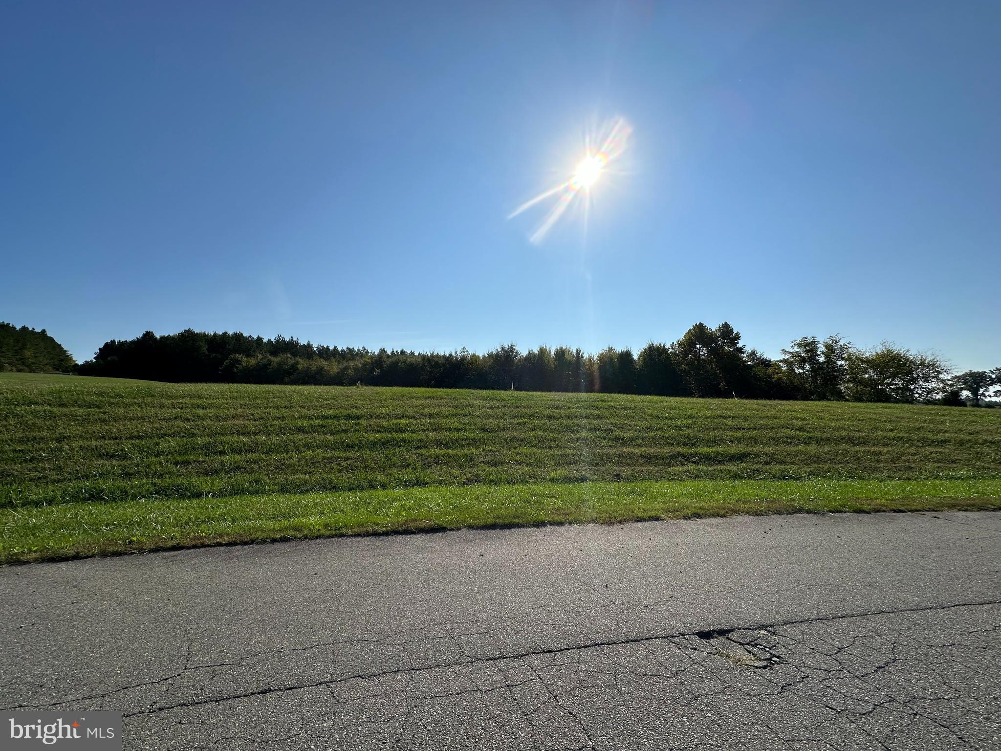 LANDS END ON LAKE ANNA - Land