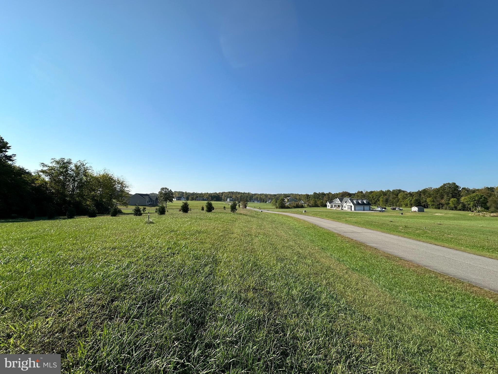 LANDS END ON LAKE ANNA - Land