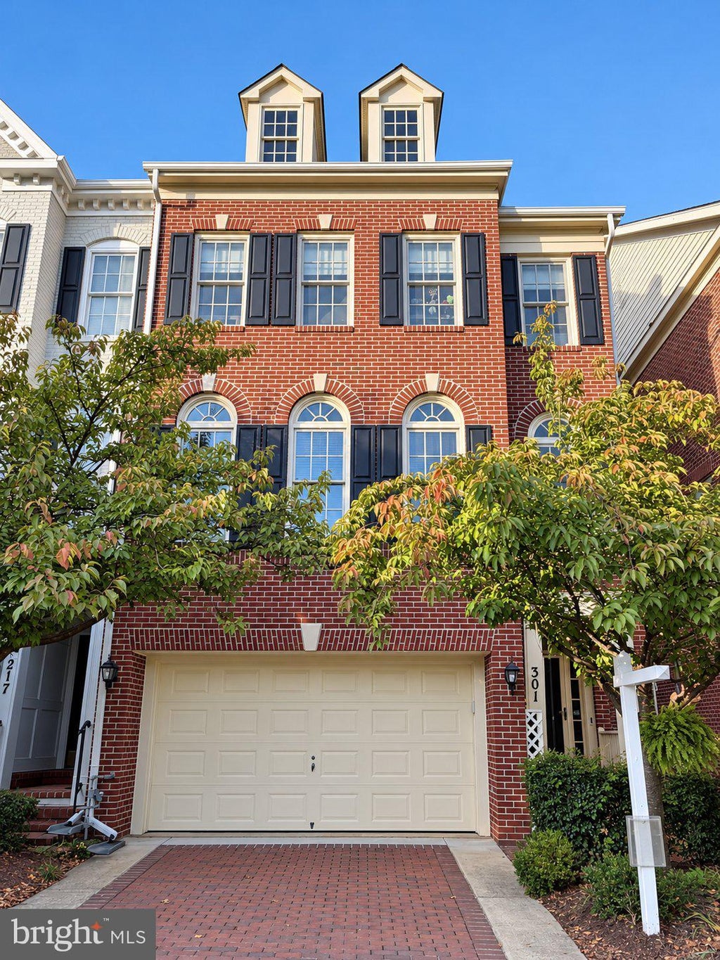 Photo of 301 Oak Knoll Terrace, ROCKVILLE, MD 20850 (MLS # MDMC2260214)