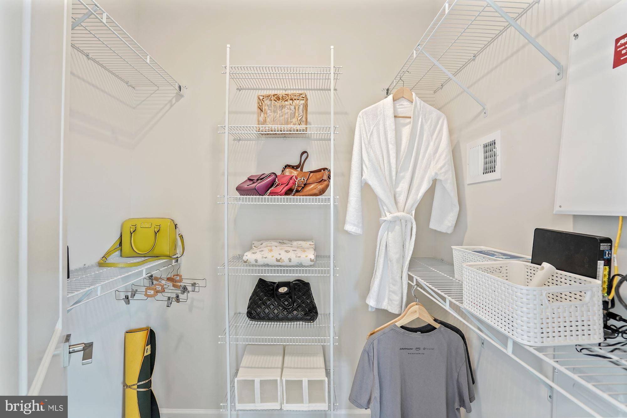 LOUDOUN VALLEY RIDGES - Residential