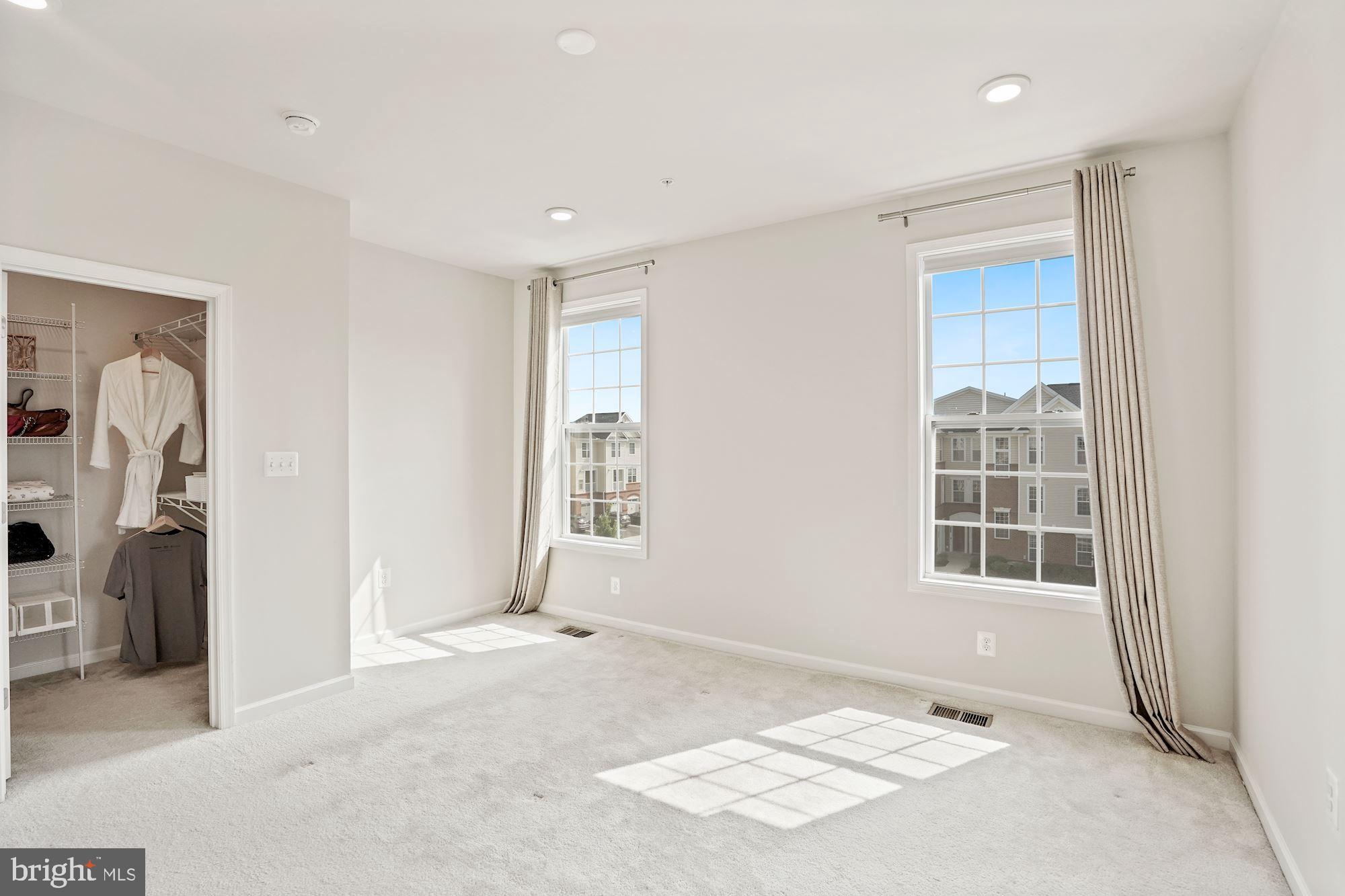 LOUDOUN VALLEY RIDGES - Residential