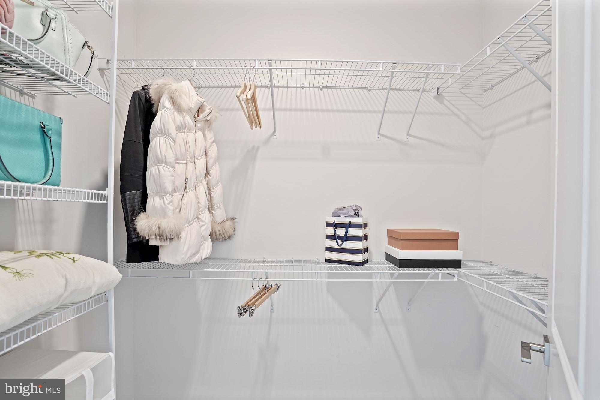 LOUDOUN VALLEY RIDGES - Residential