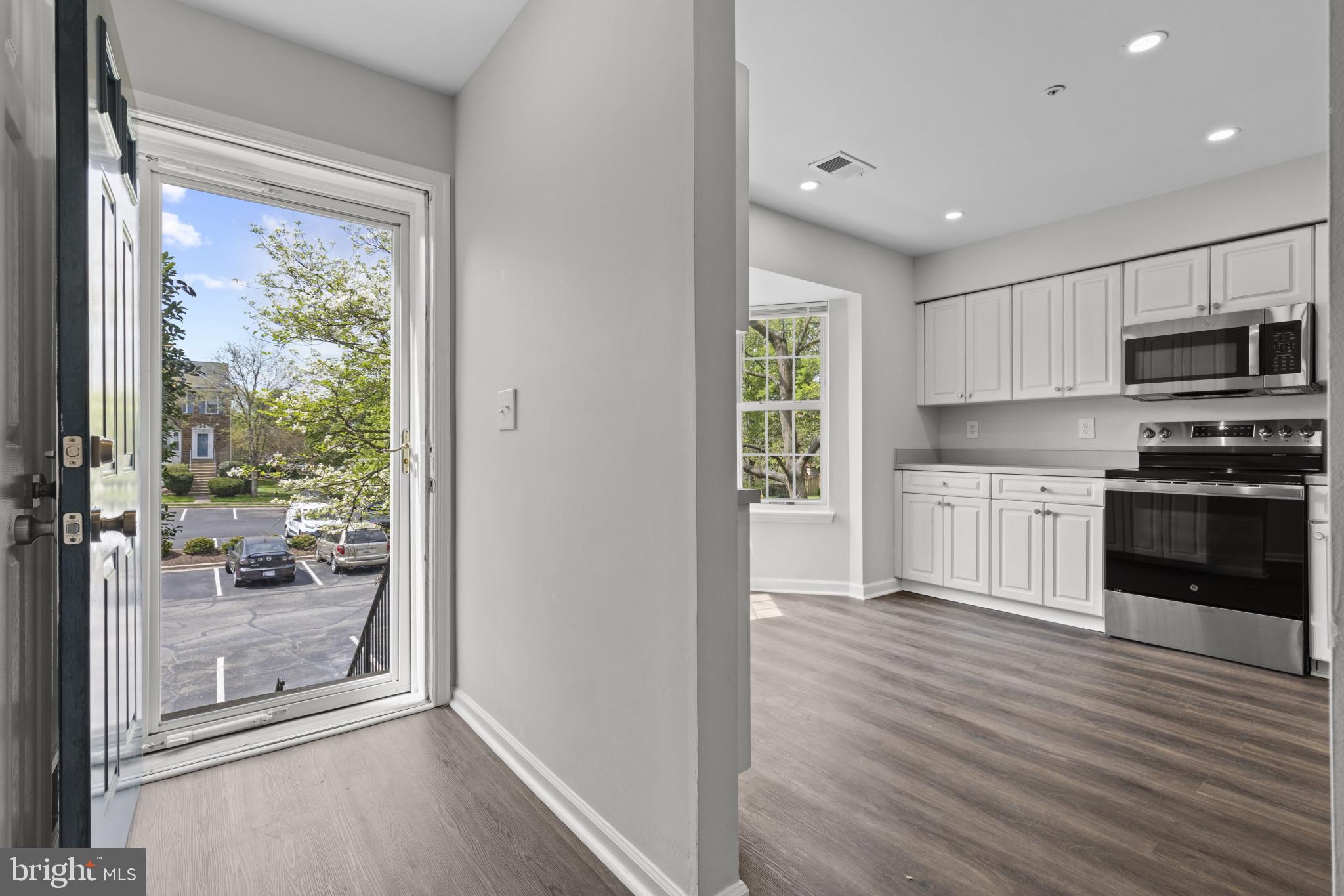 STONEHAVEN MEWS IN CROFTON VILLAGE - Residential Lease