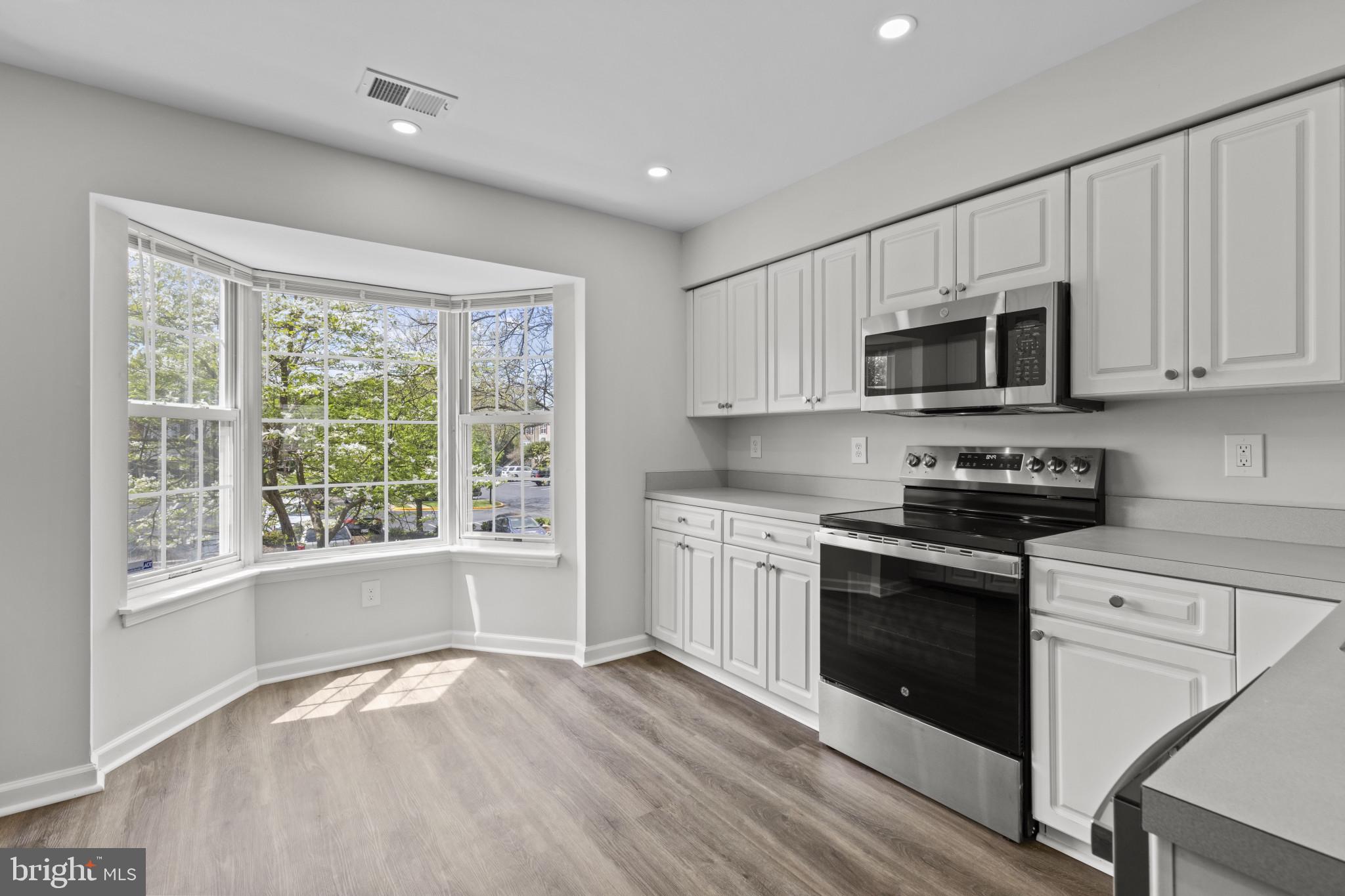 STONEHAVEN MEWS IN CROFTON VILLAGE - Residential Lease