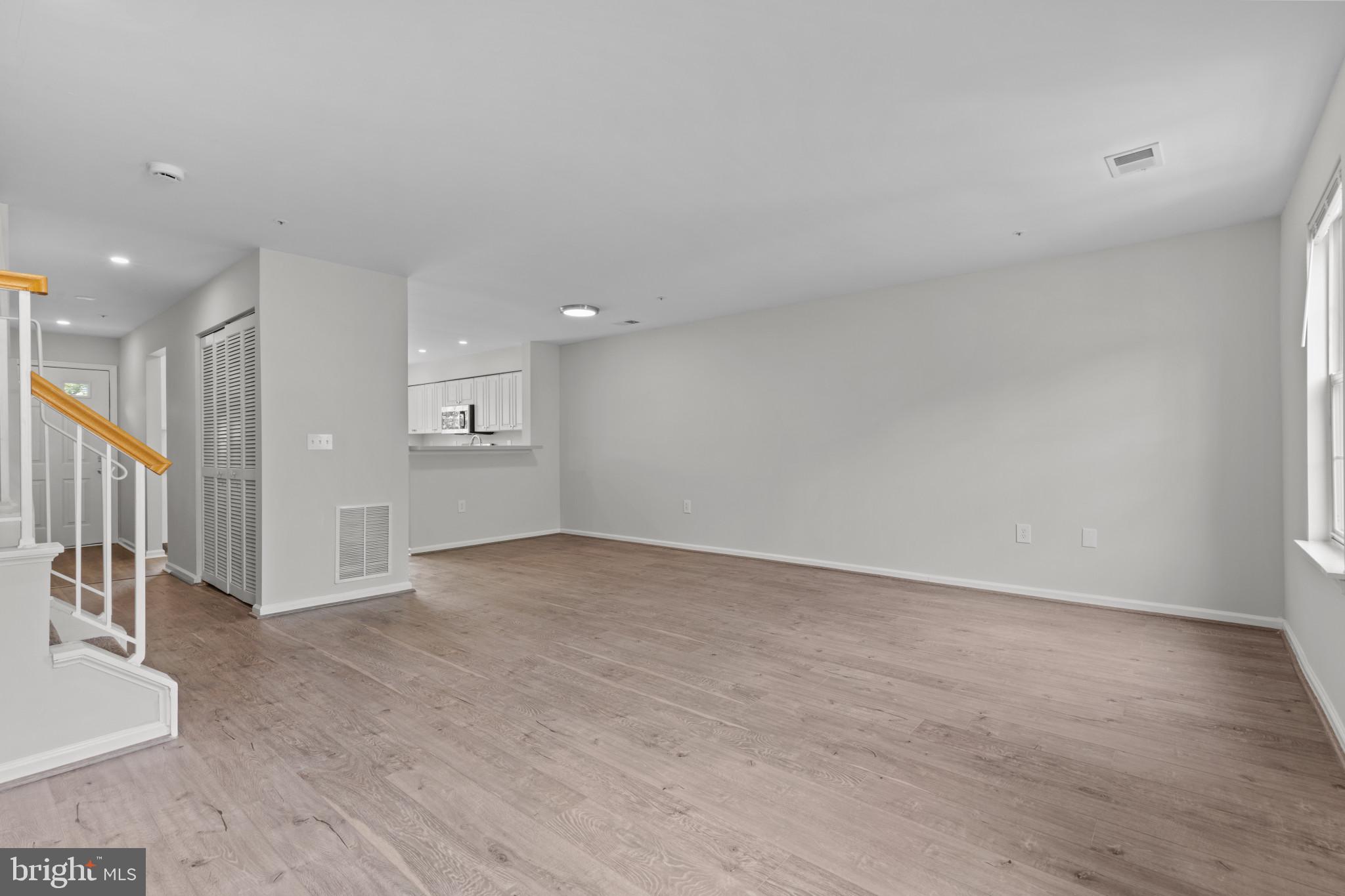 STONEHAVEN MEWS IN CROFTON VILLAGE - Residential Lease