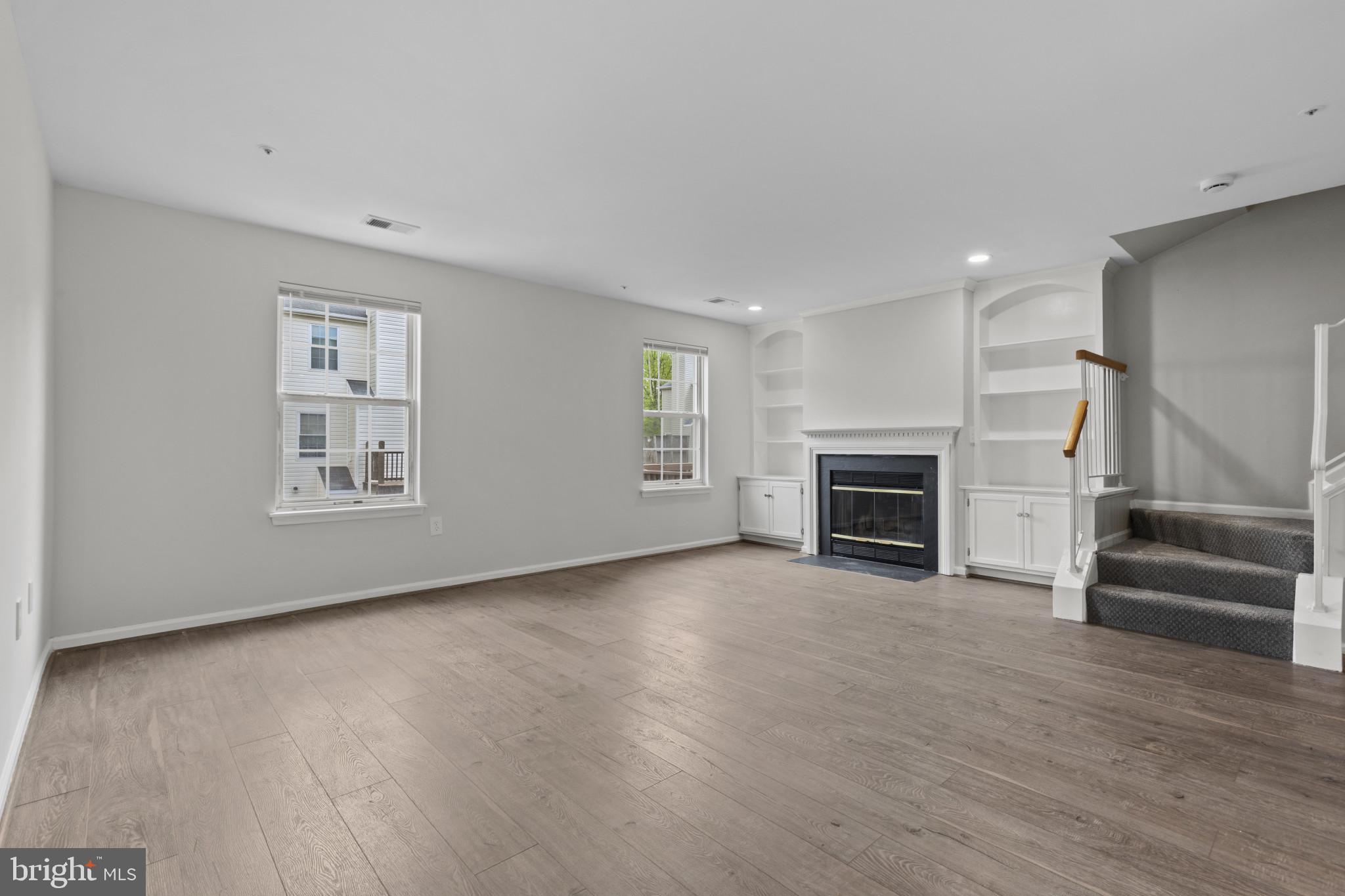 STONEHAVEN MEWS IN CROFTON VILLAGE - Residential Lease