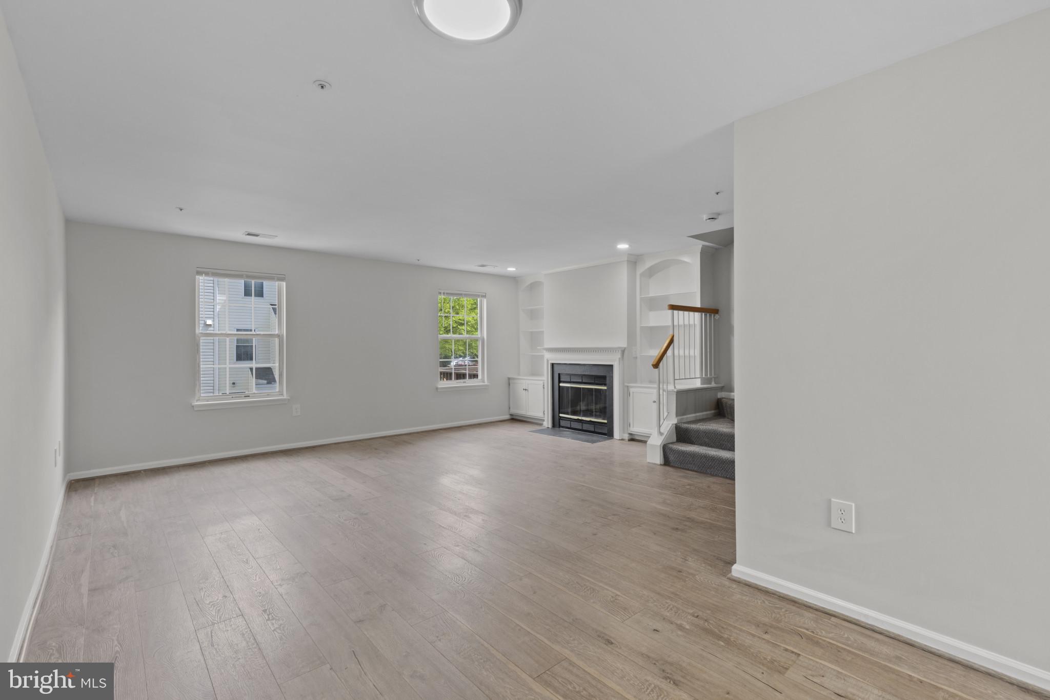 STONEHAVEN MEWS IN CROFTON VILLAGE - Residential Lease