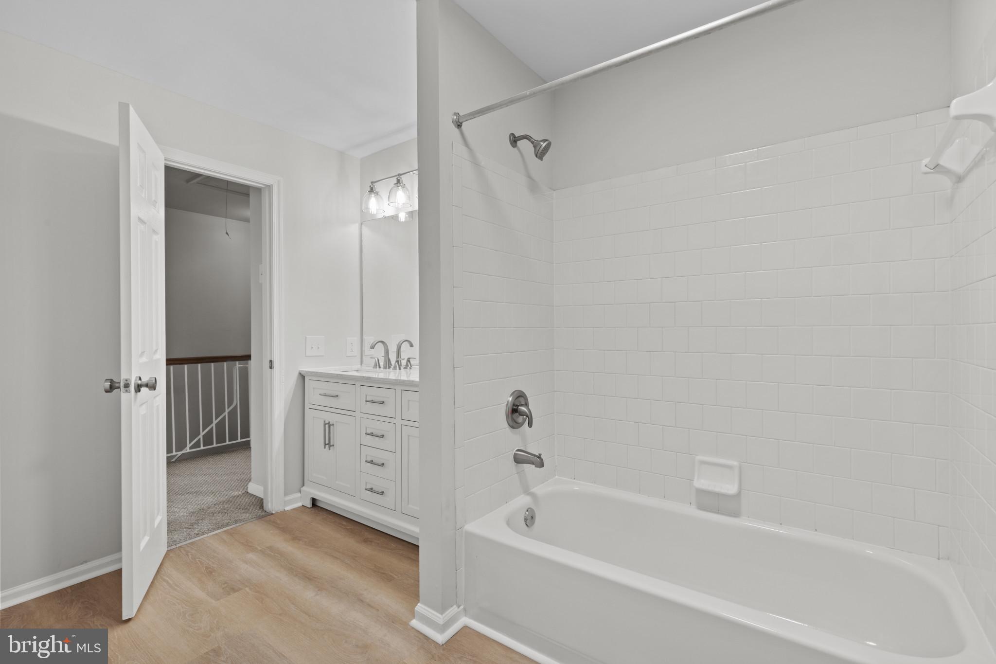 STONEHAVEN MEWS IN CROFTON VILLAGE - Residential Lease