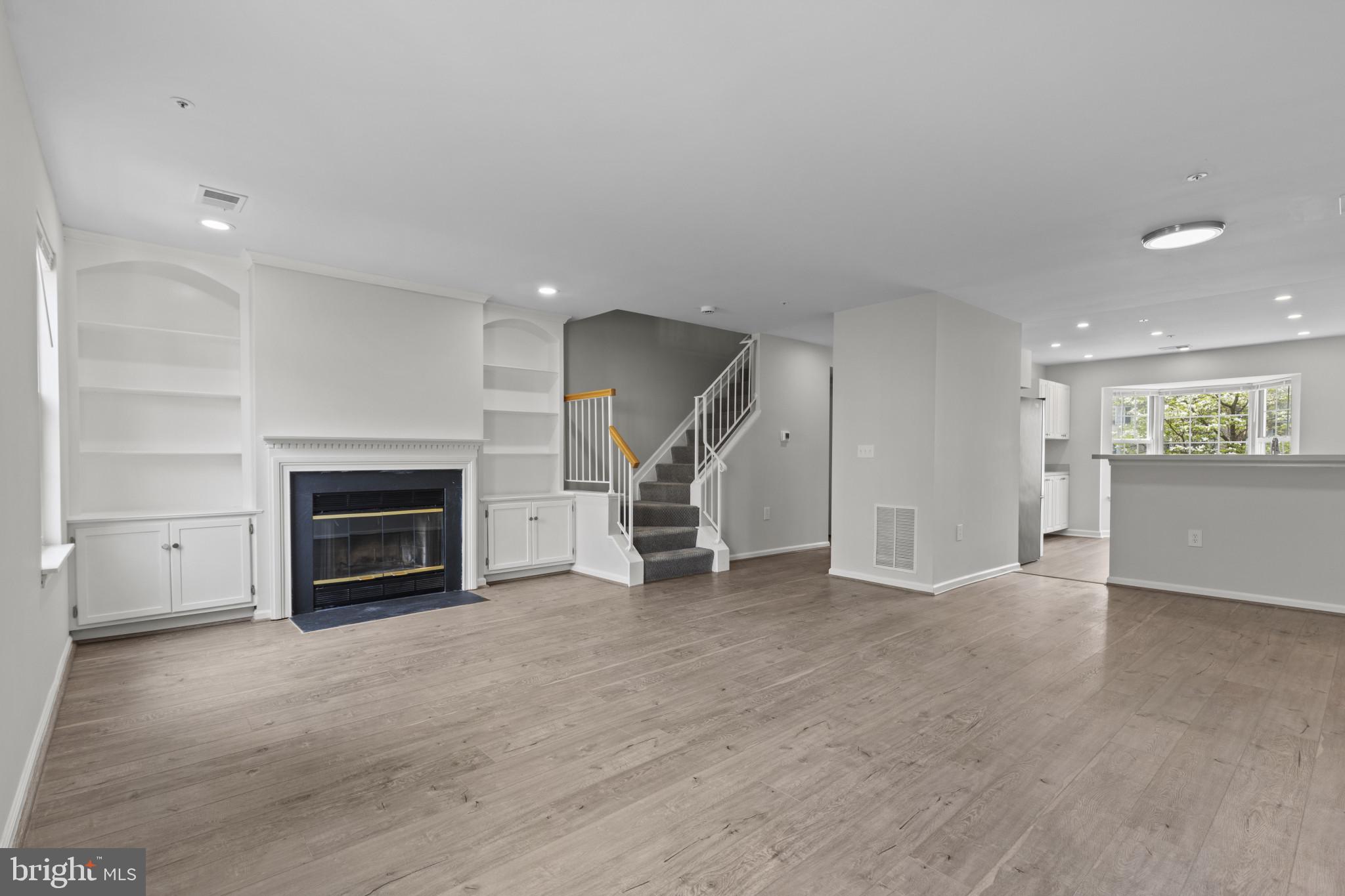 STONEHAVEN MEWS IN CROFTON VILLAGE - Residential Lease