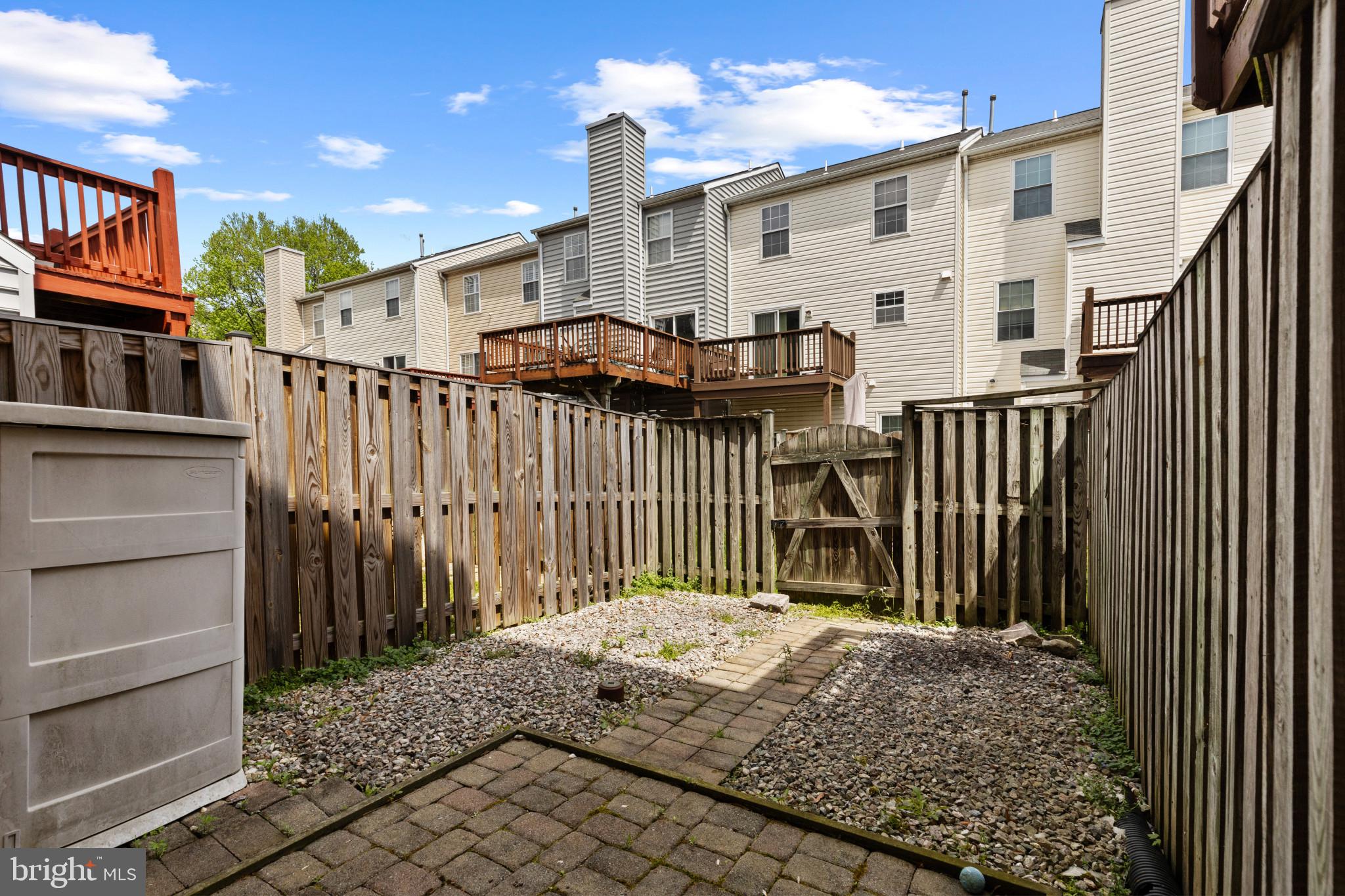 STONEHAVEN MEWS IN CROFTON VILLAGE - Residential Lease