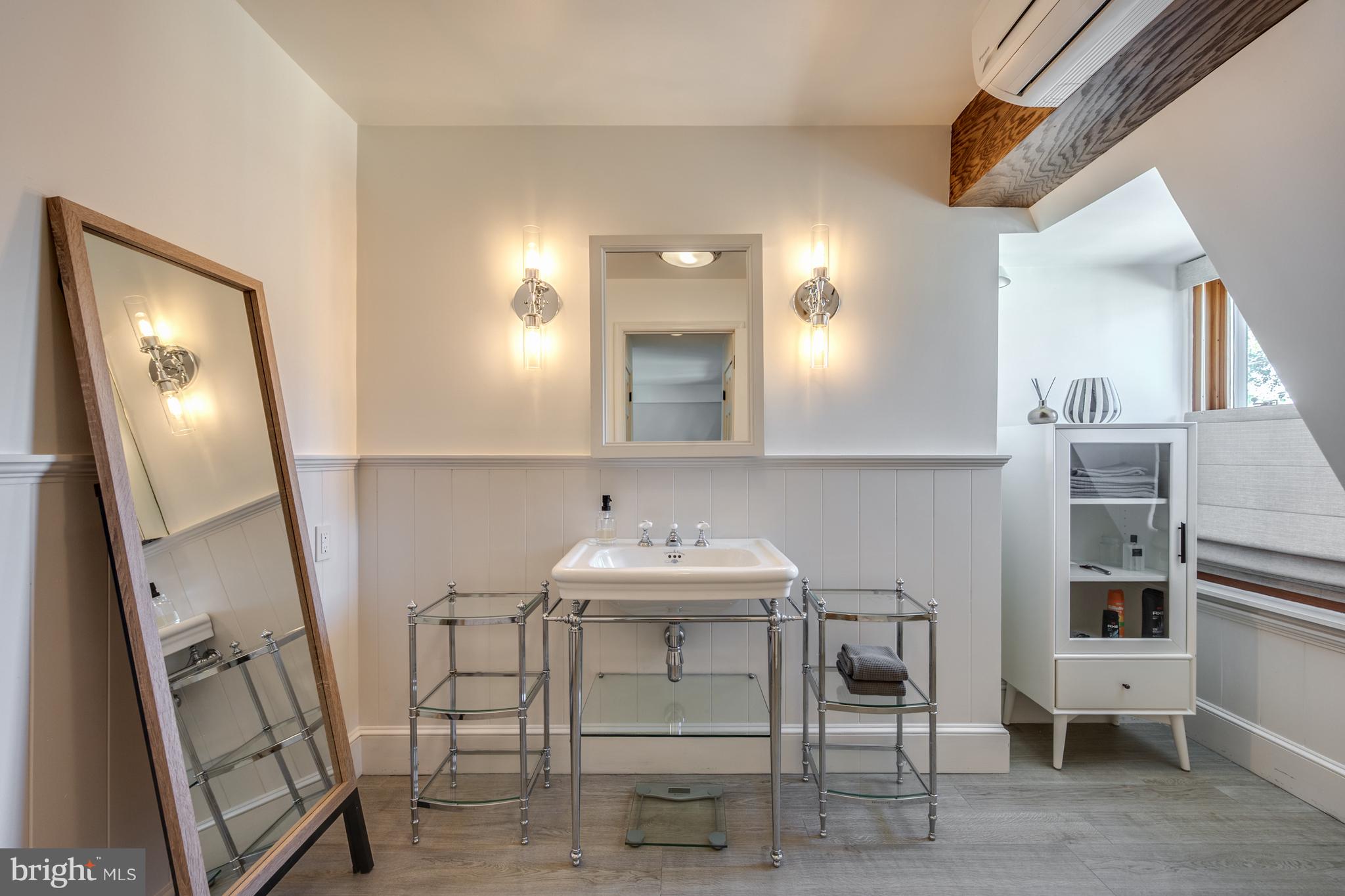 WOLFE ALLEY - Residential