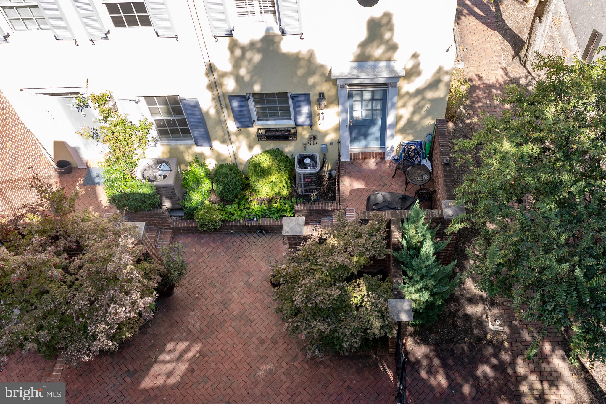 WOLFE ALLEY - Residential